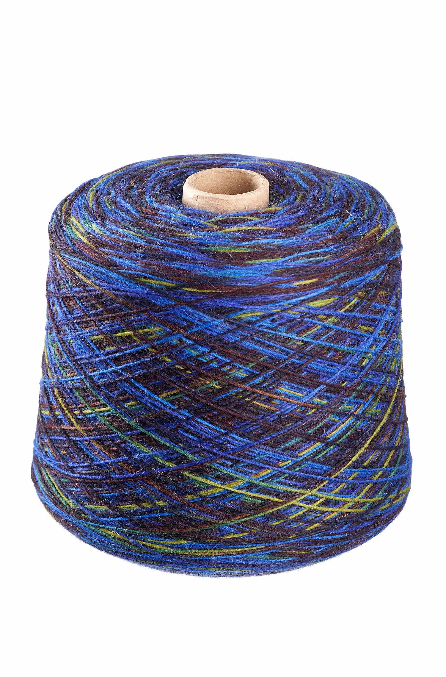 Konengarn aus 100 % Superfine Alpakawolle – edles Garn auf Konen in verschiedenen Nadelstärken, ideal für Strick und Overlock.