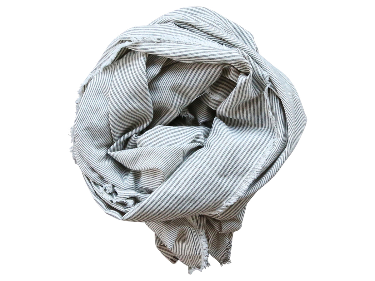 Scarf w. stripes 70% viscose L180/W70 cm grey/white