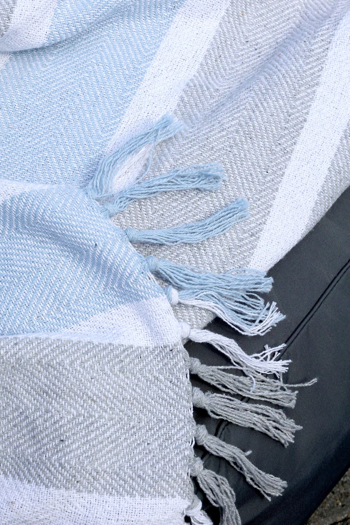 Plaid Decke Aix in Franz. Grau und Sky Blue