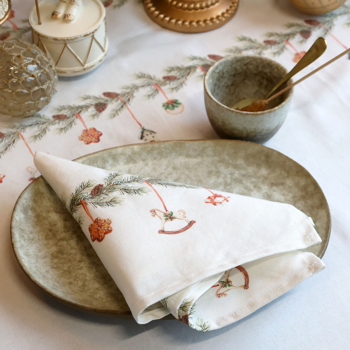Aix Stoffserviette mit Girlanden, 40 x 40 cm, creme