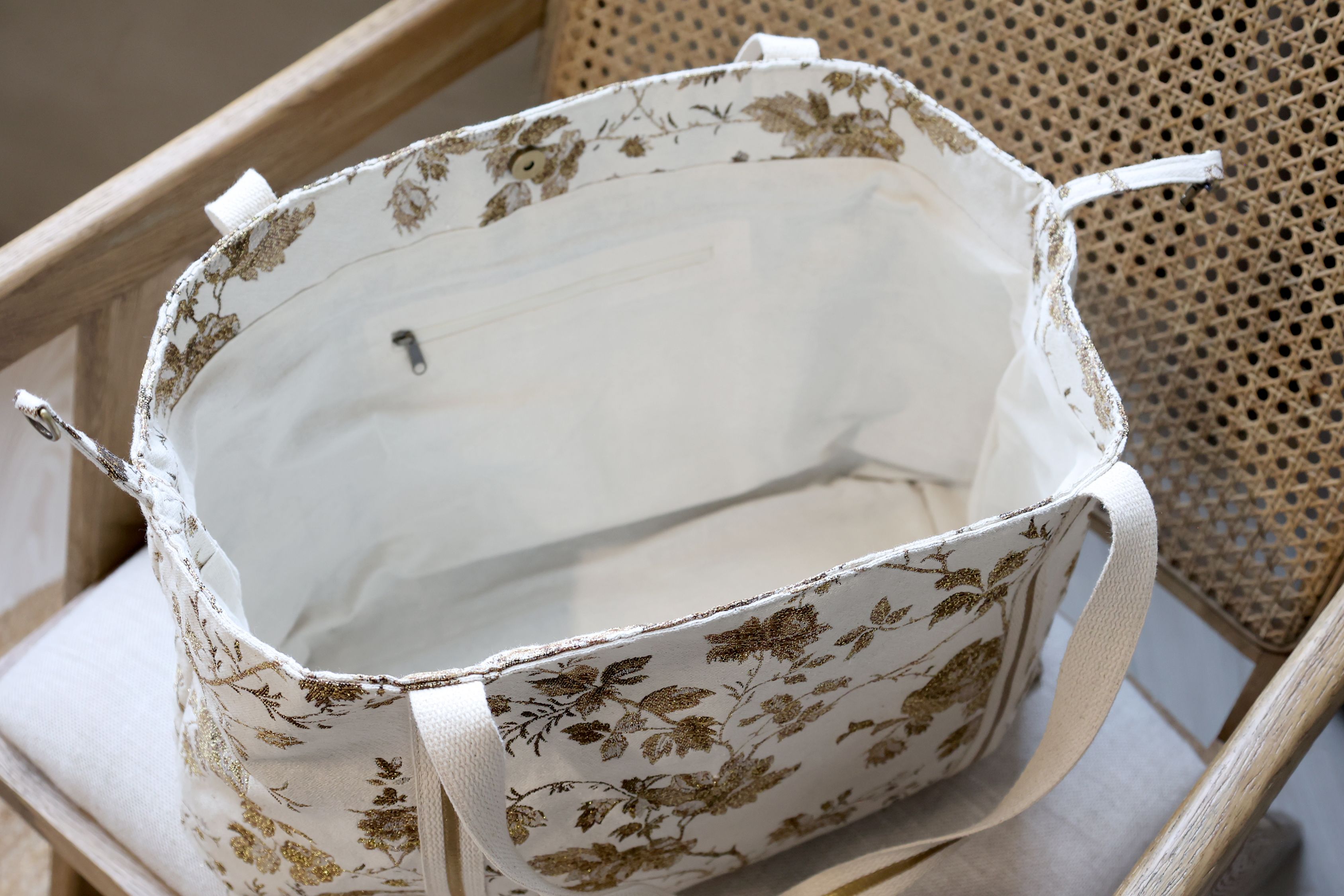 Shopper-Tasche mit Goldmuster – Creme, 58 cm lang