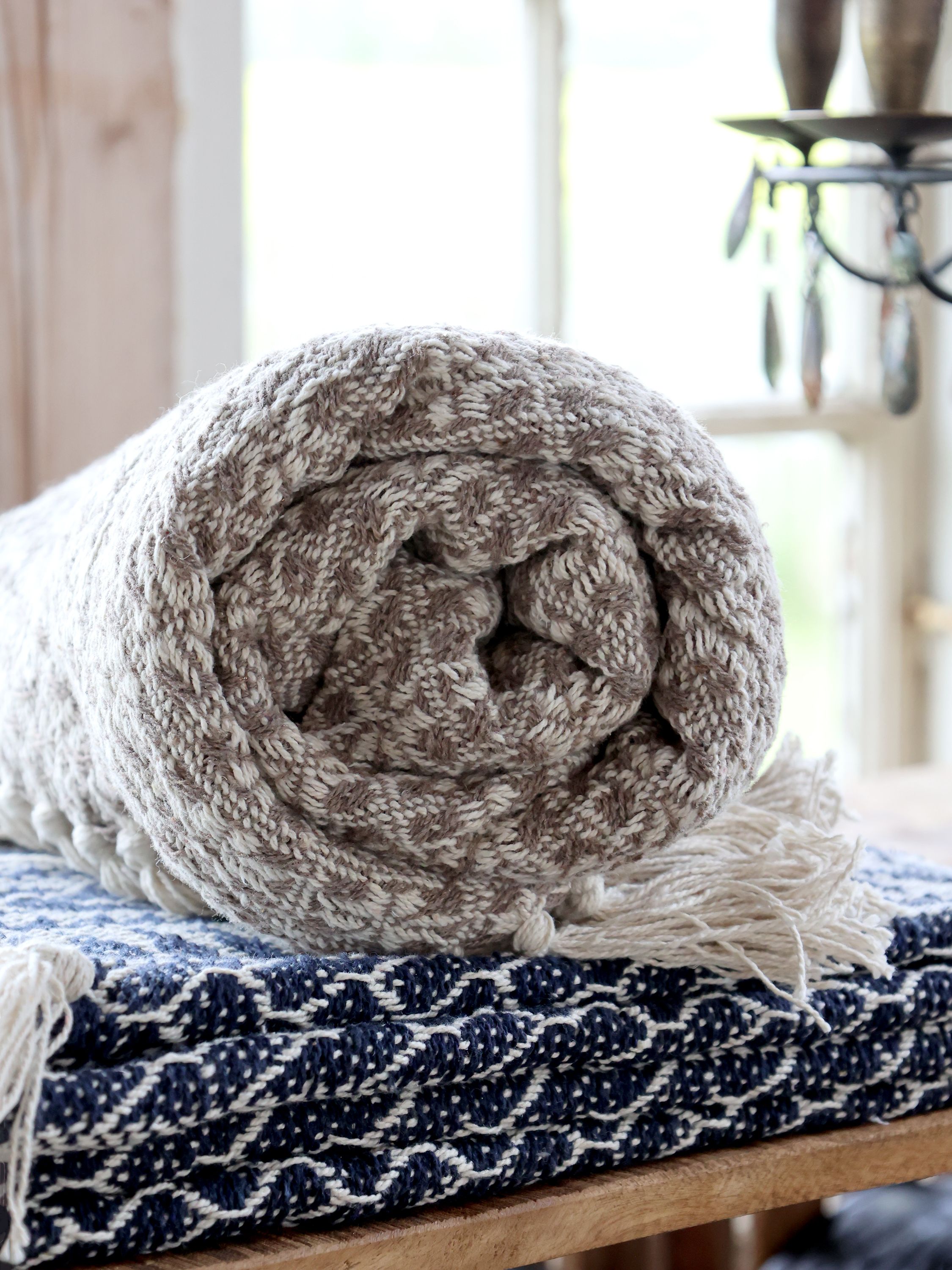 Plaid Decke latte und creme 150 cm lang