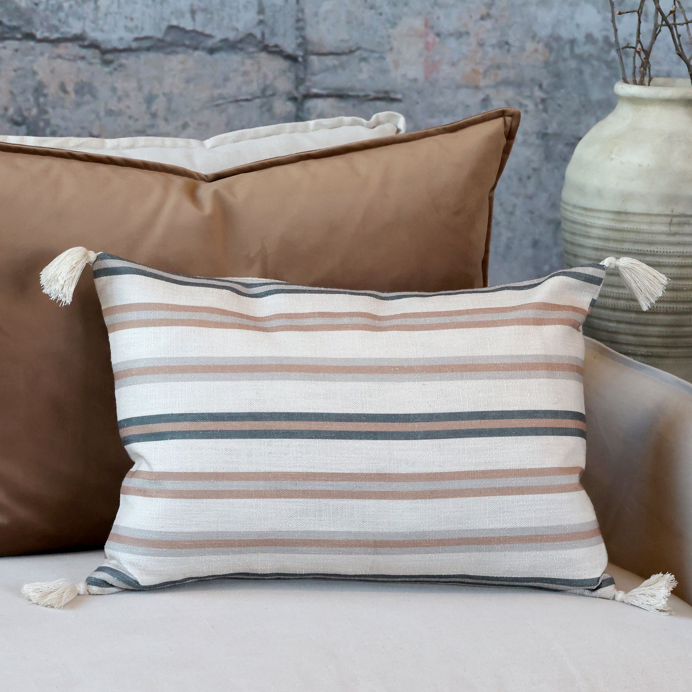Kissenbezug Aix mit Quasten – 50x35 cm, cognac