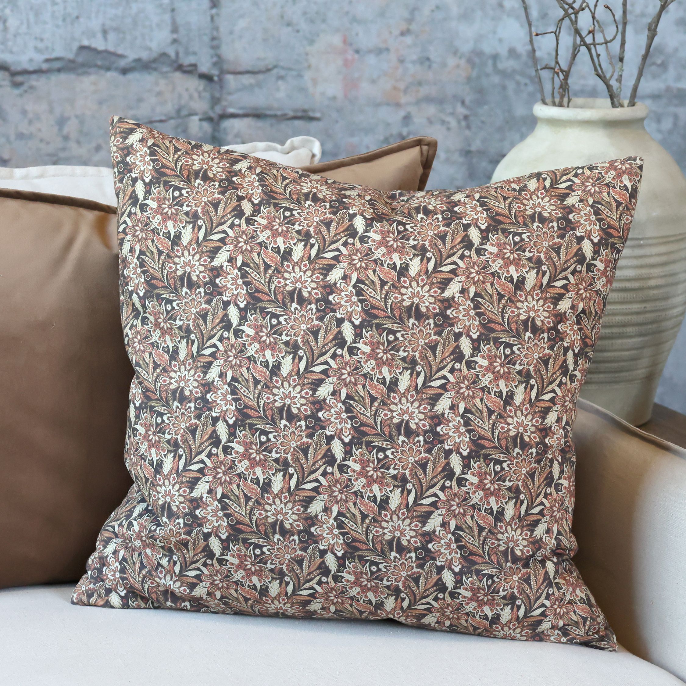 Kissenbezug 50x50 cm mit Blumenmuster in Cognac