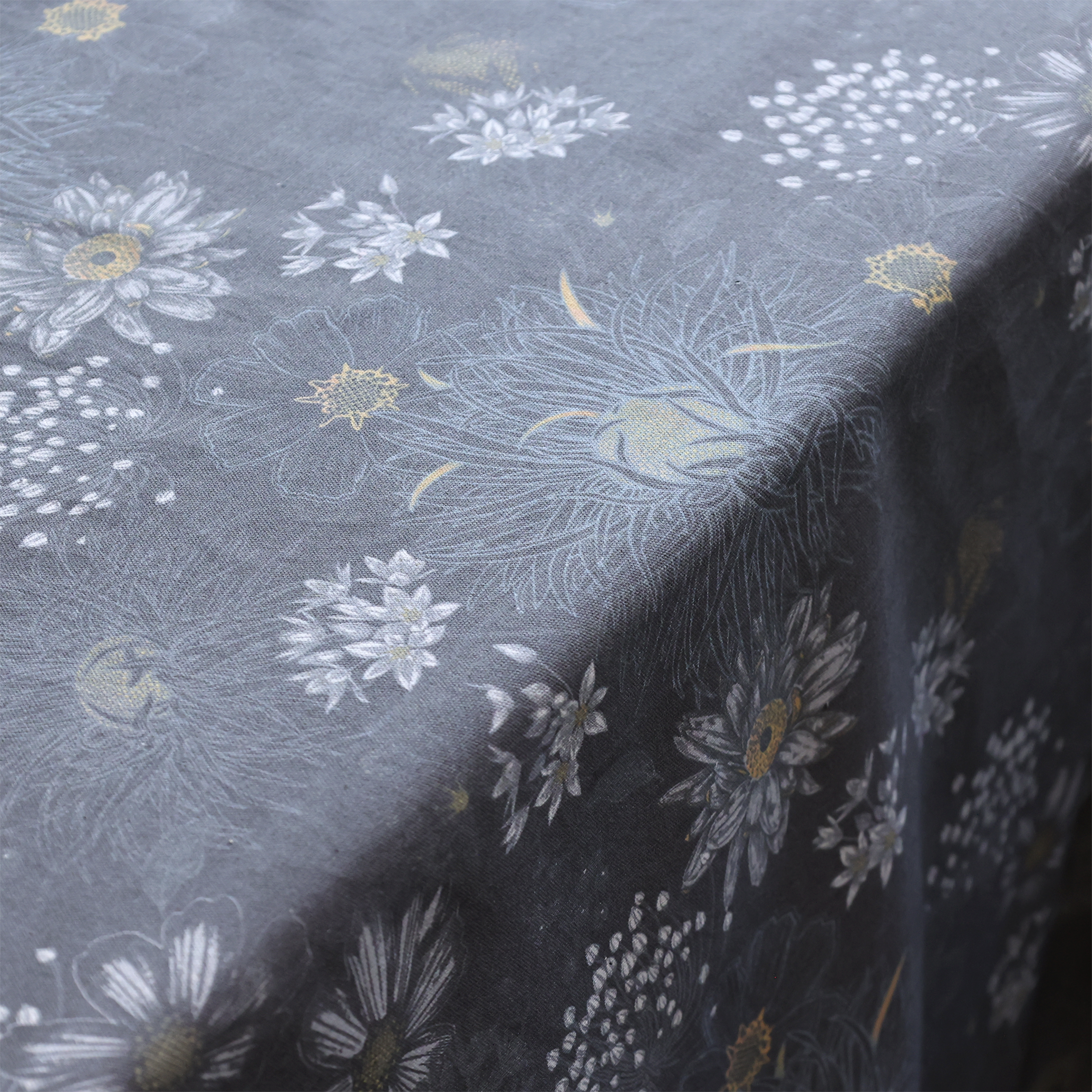 Aix Tischdecke mit Blumen – Tischläufer 240 cm midnight