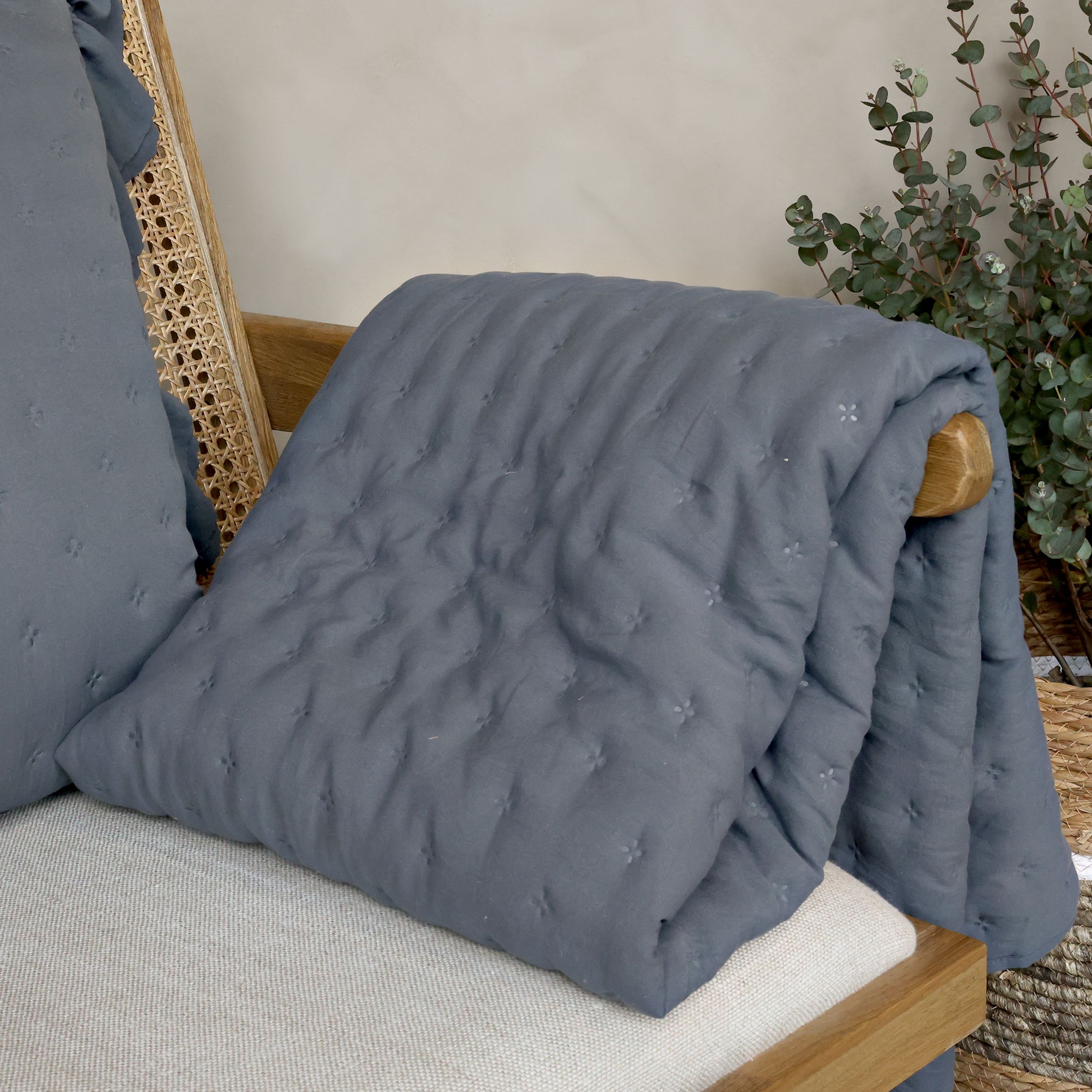 Quilt Aix Soft in Midnight, 180x130 cm