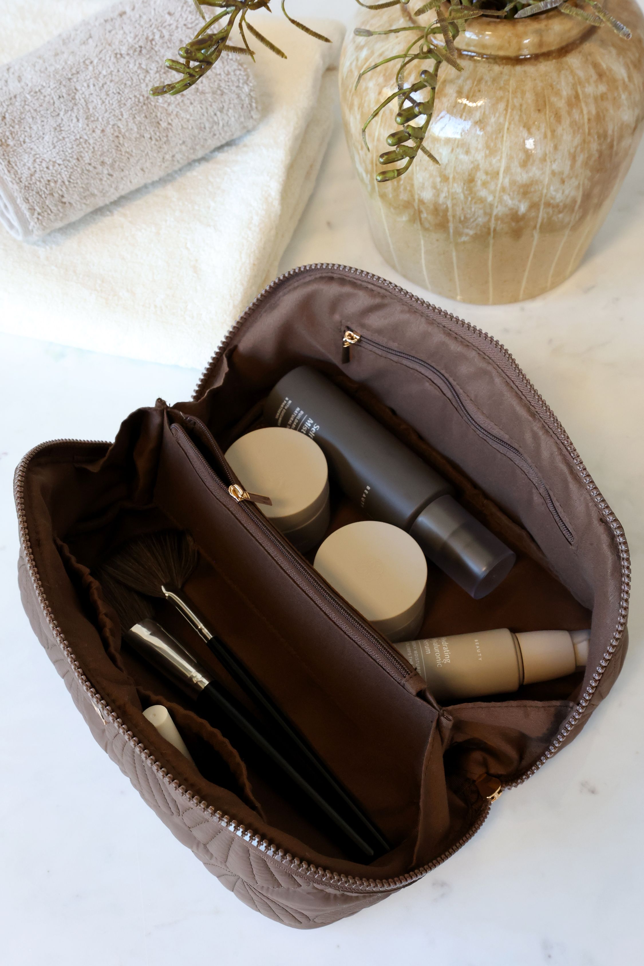 Kulturtasche mit Muschelmuster, coffee, 24 cm lang