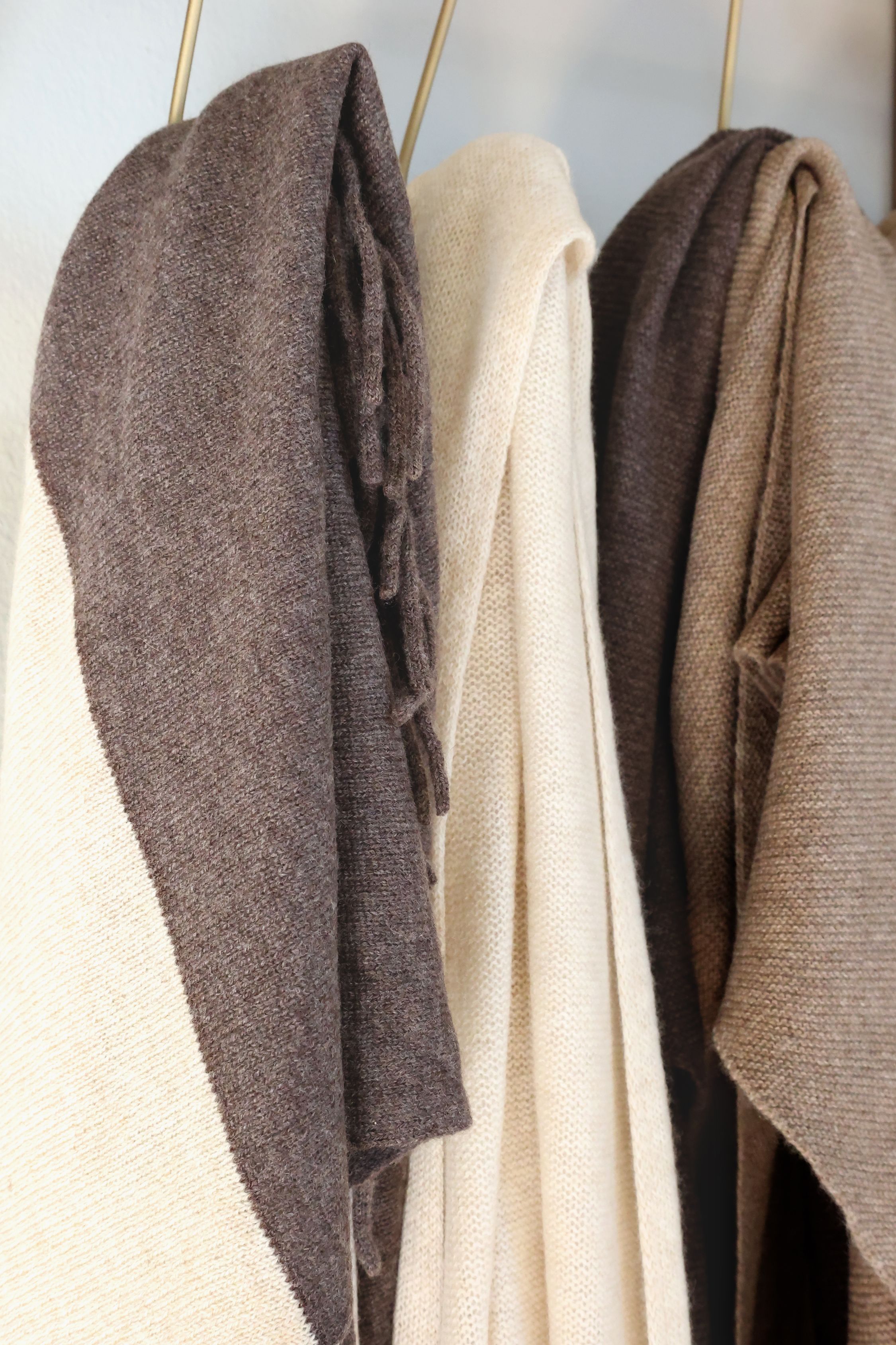 Schal mit Fransen aus Kashmir in Creme & Coffee