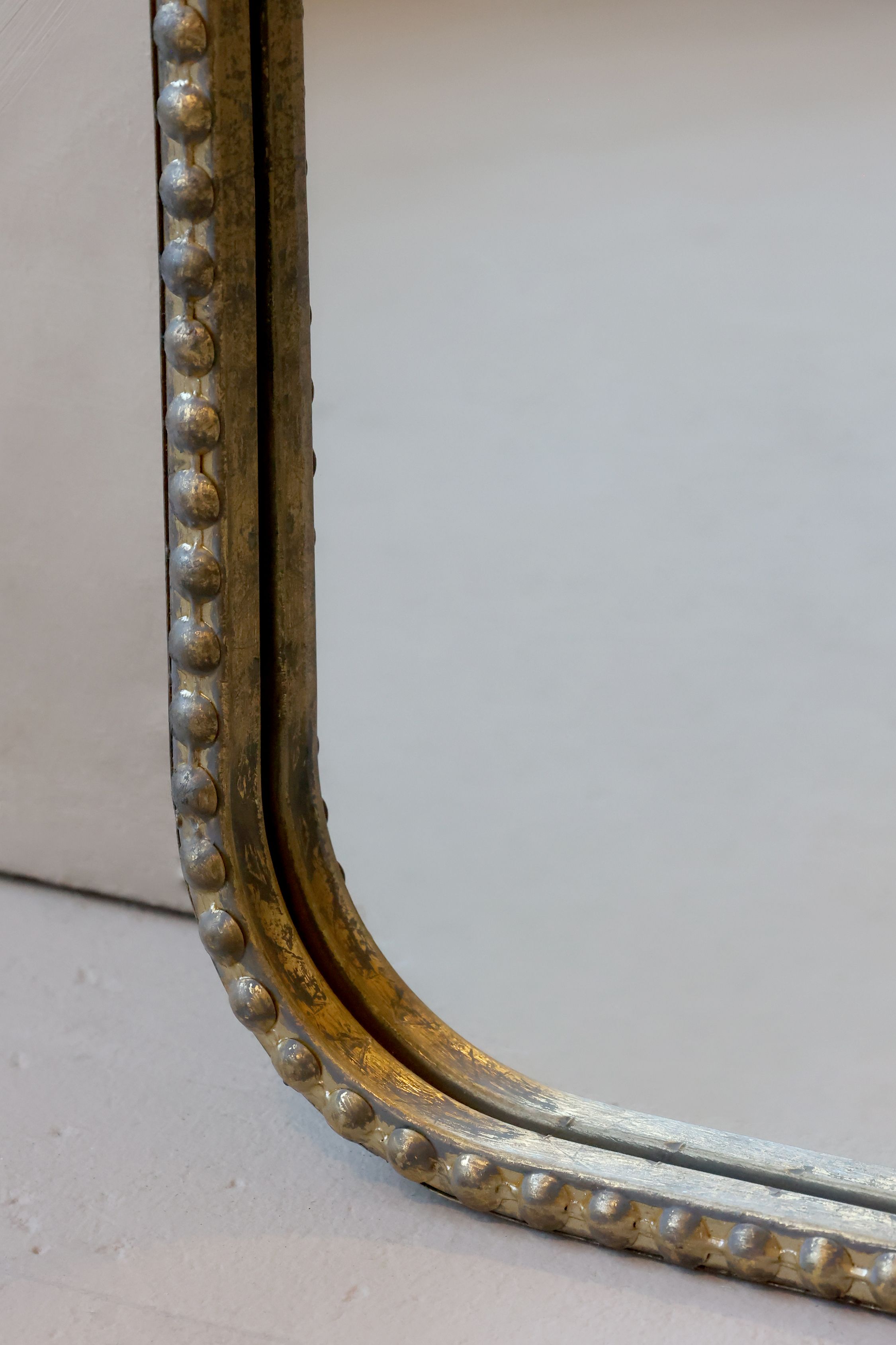 Spiegel mit Schleife aus Eisen und Glas, Antique Messing