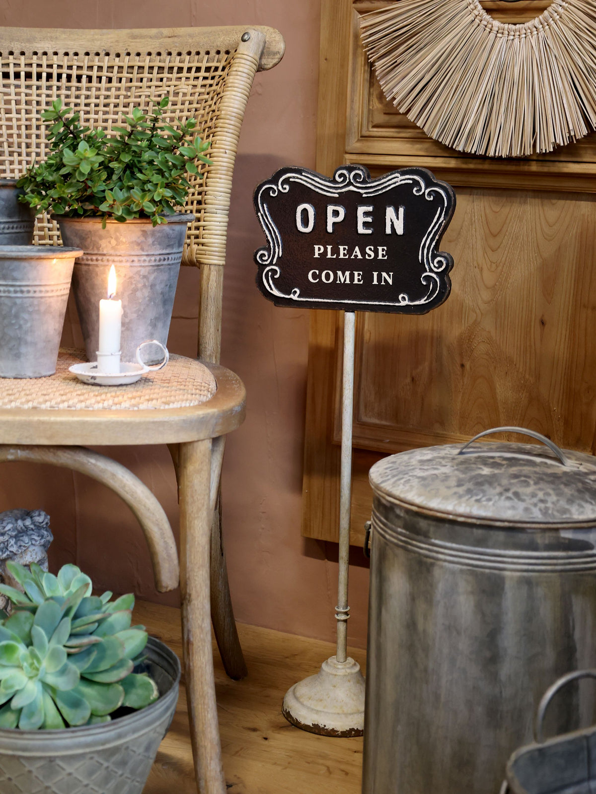 Schild open/closed auf Fuß, Eisen, antique creme