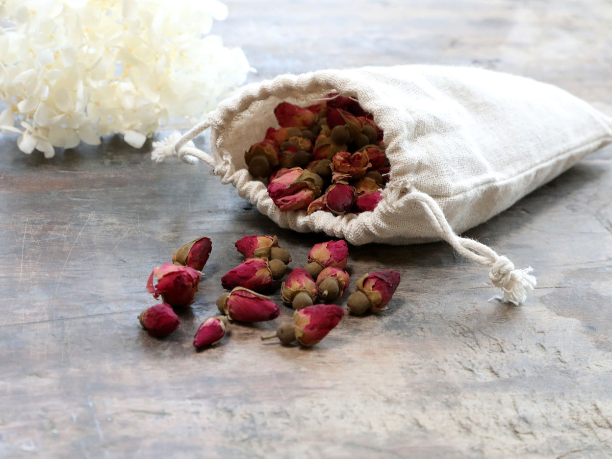 Getrocknete Rosen im Leinensäckchen – Fleur Potpourri 50 g