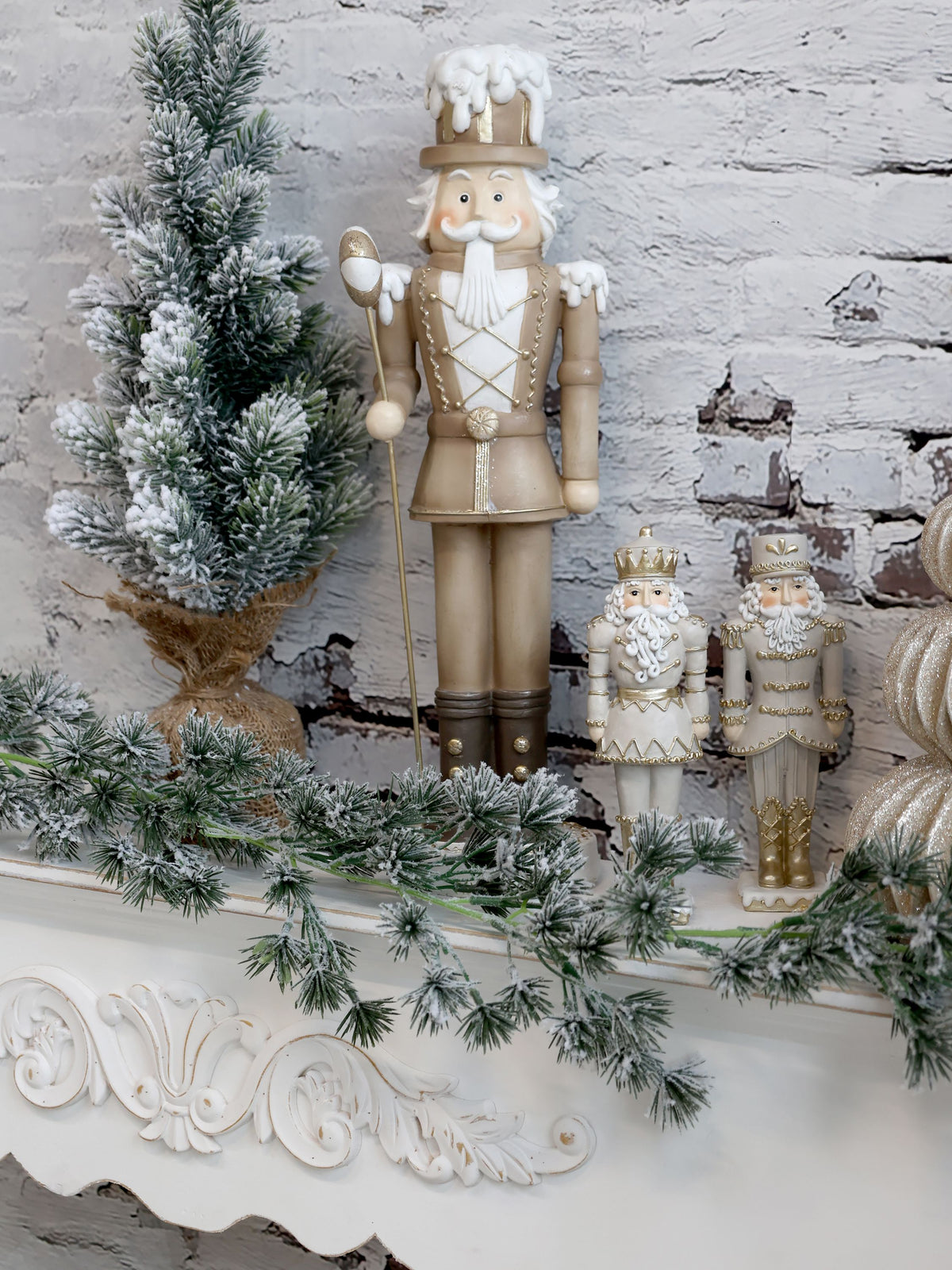 Kunst-Tannenbaum mit Schnee, 180 cm, grün