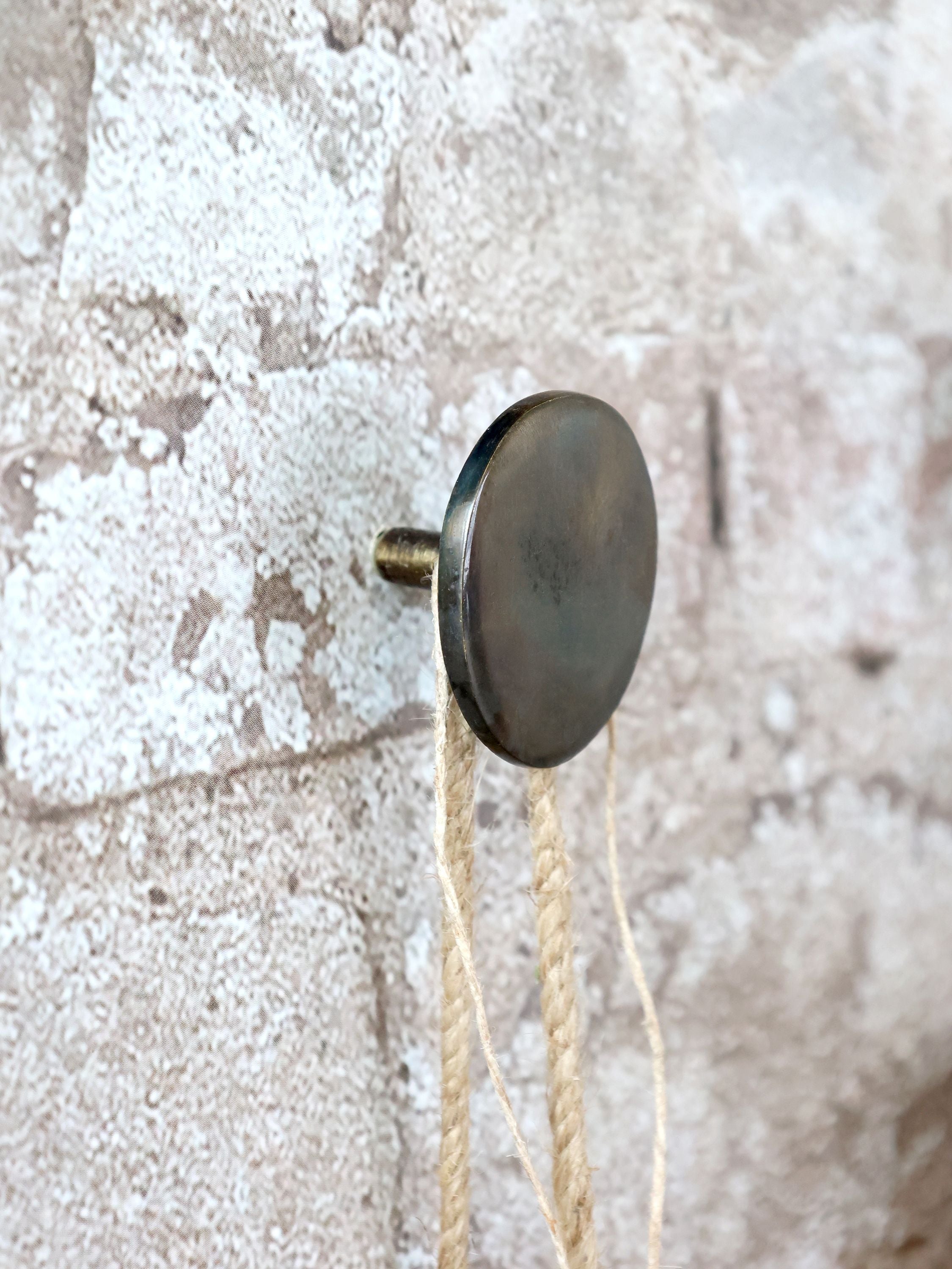 Ovaler Griff aus Eisen in Messing – 4,5 cm hoch
