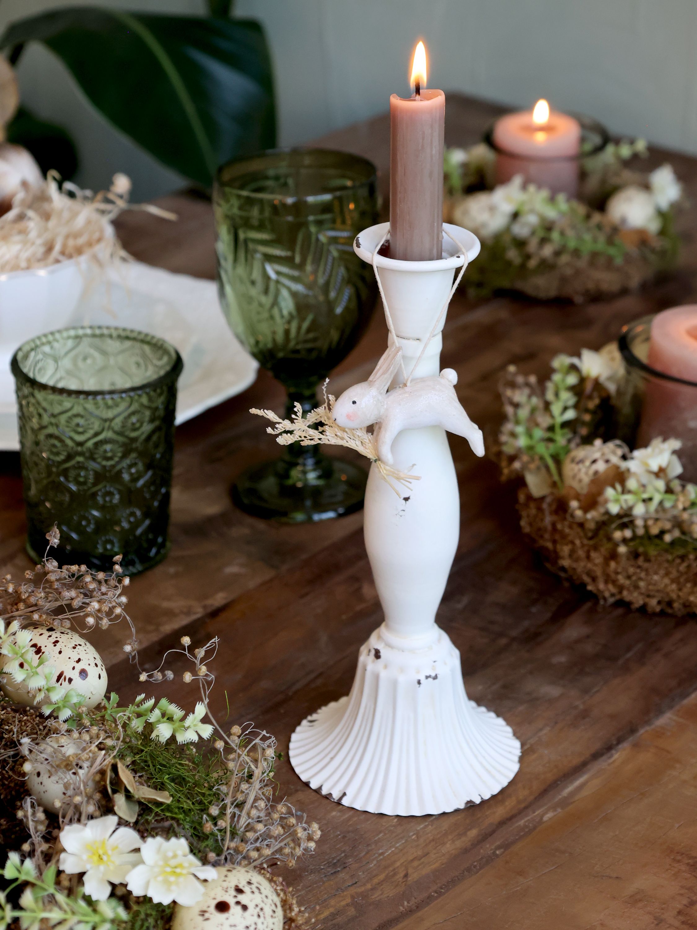 Kaninchen mit Blumen, Polyresin, antique creme, 5,5 cm