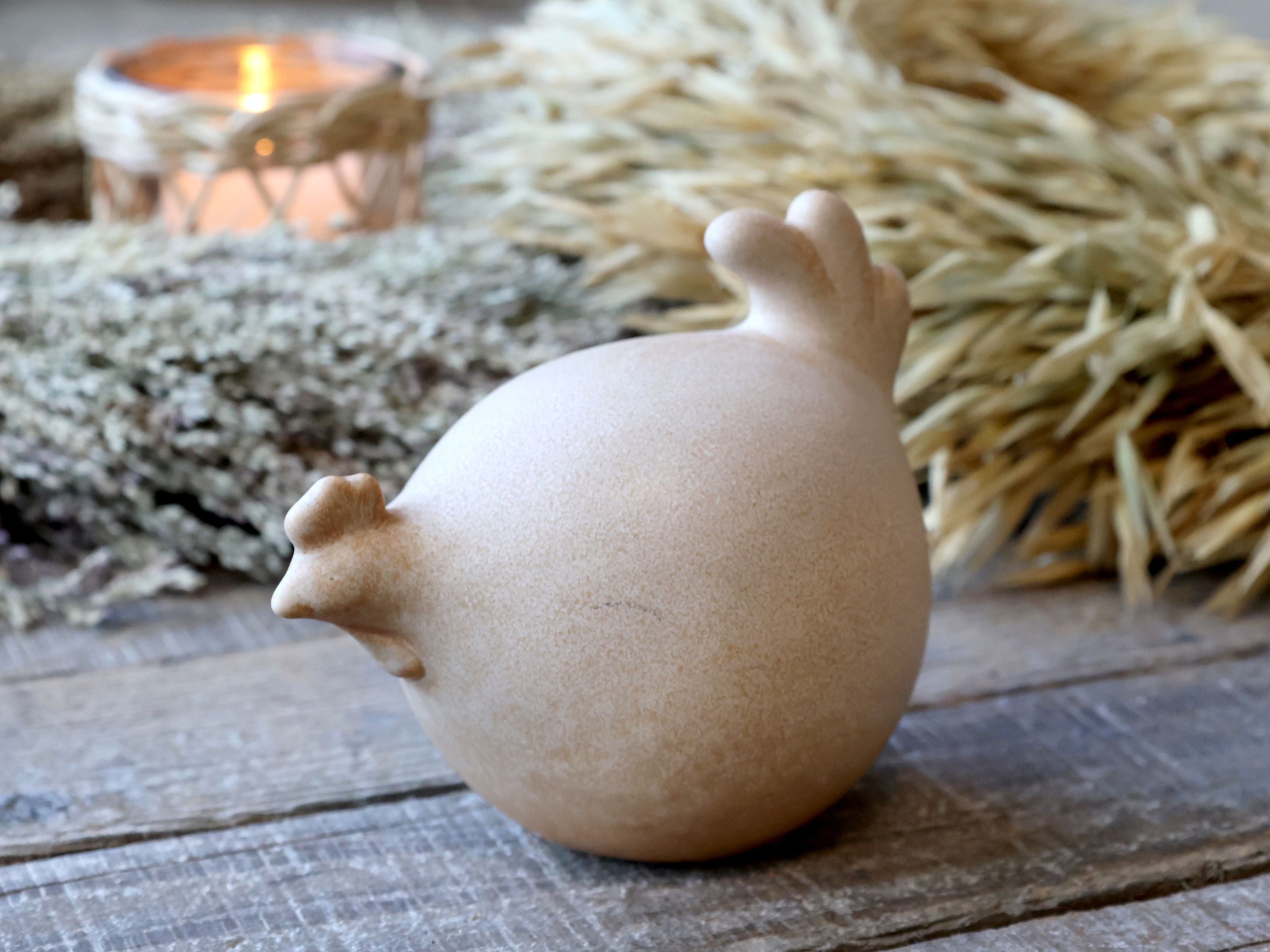Dekoration Henne aus Porzellan in Antique Latte