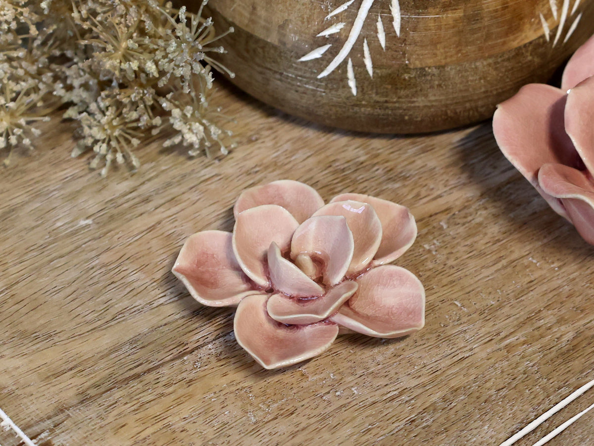 Keramik Blume rosa als Deko für Regal und Wohnzimmer