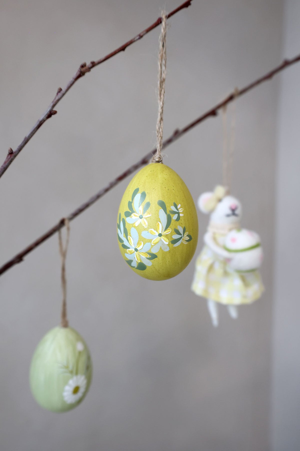 Osterei mit handgemalten Blumen, 7 cm hoch, Kunststoff