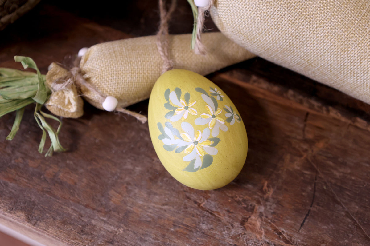 Osterei mit handgemalten Blumen, 7 cm hoch, Kunststoff