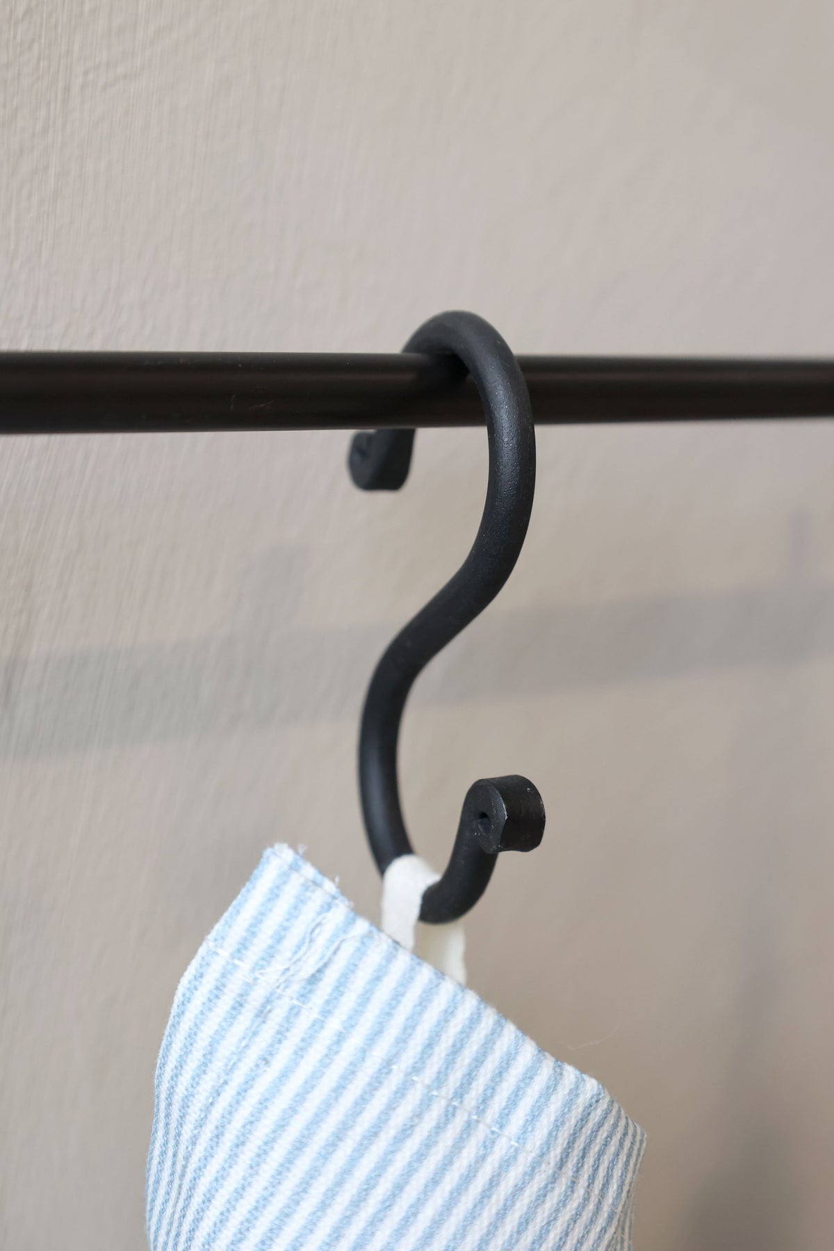 S-Haken aus Eisen in Anthrazit, 8 cm hoch