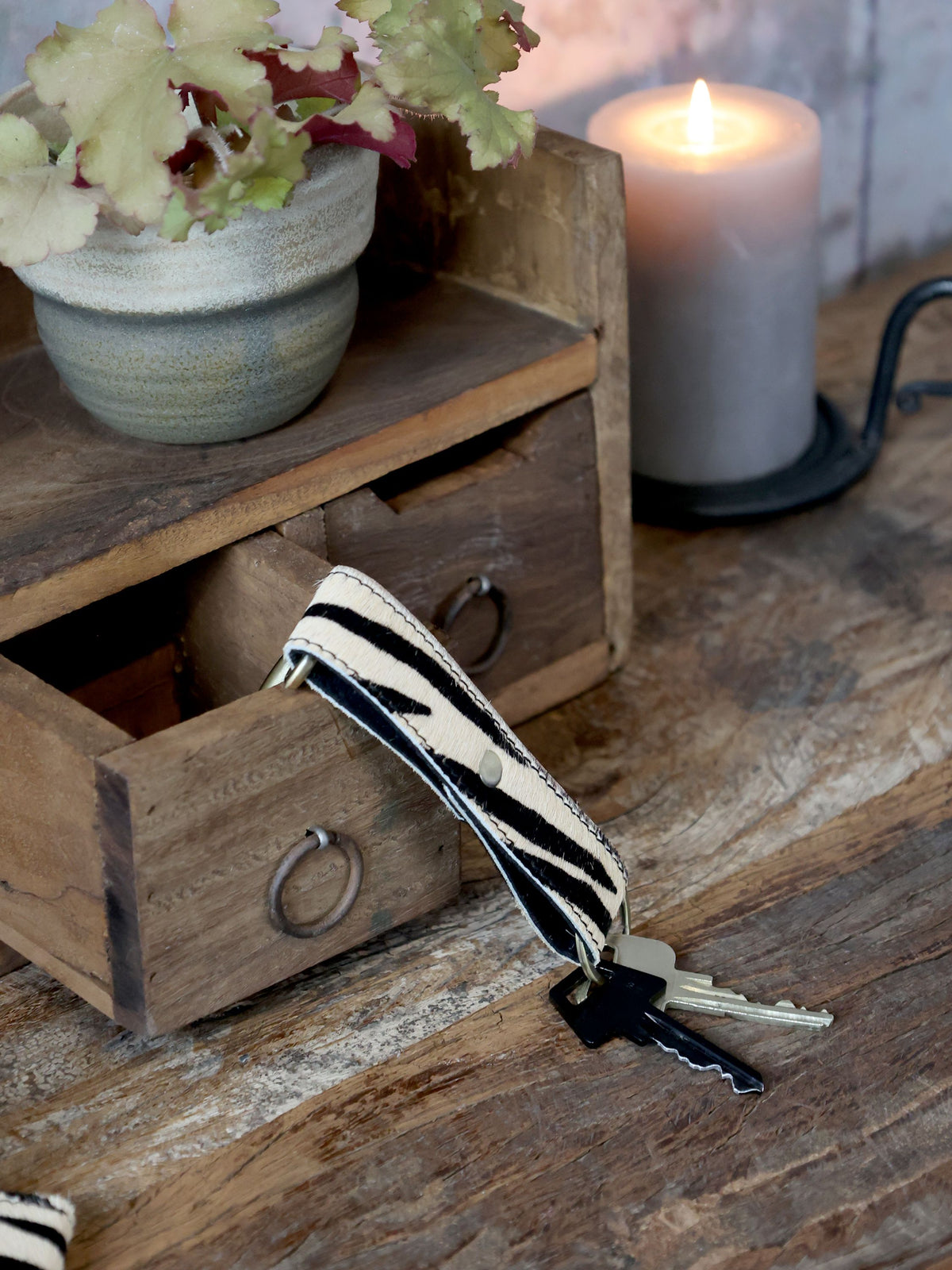 Schlüsselanhänger aus Leder mit Zebradruck, 18 cm lang