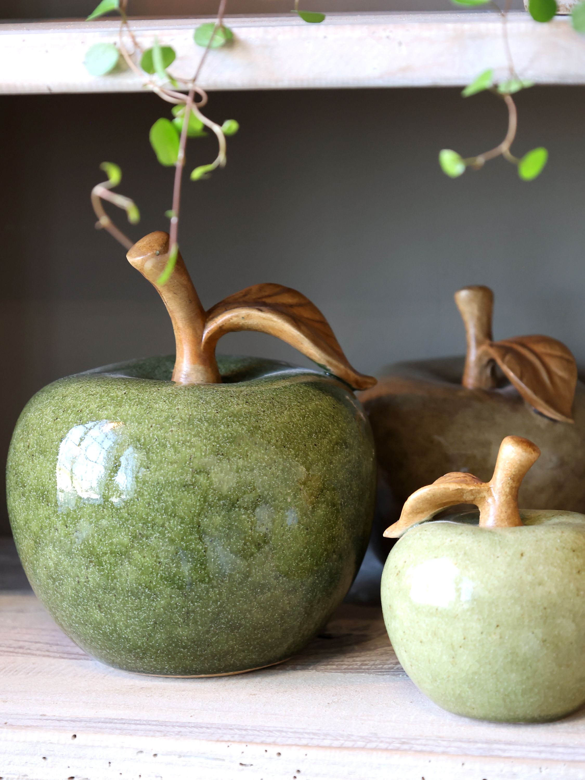Apfel-Deko aus Steingut, 16 cm hoch, für Regal