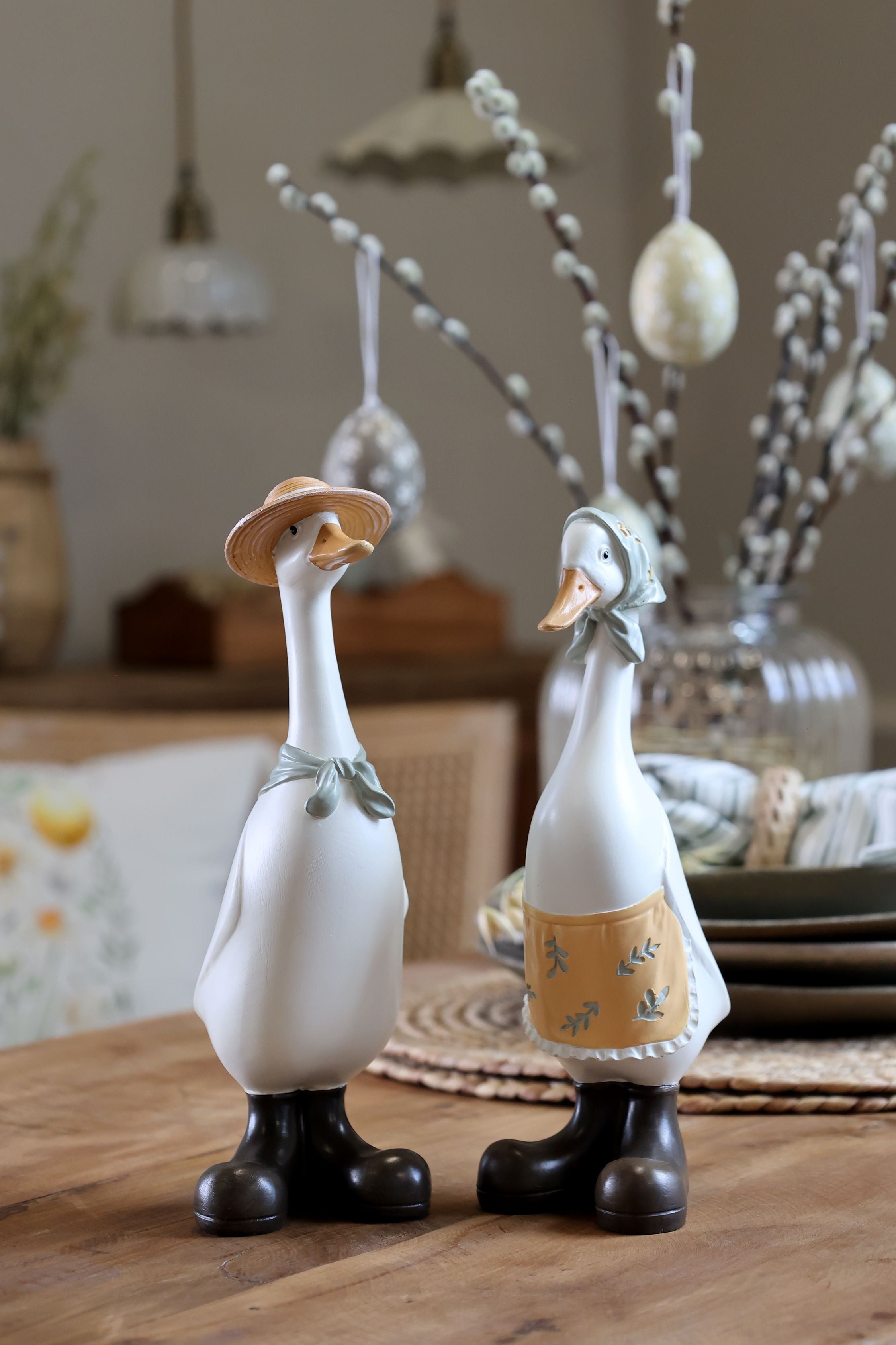 Gänsefiguren mit Schal und Hut – 2er Set, Polyresin, weiß