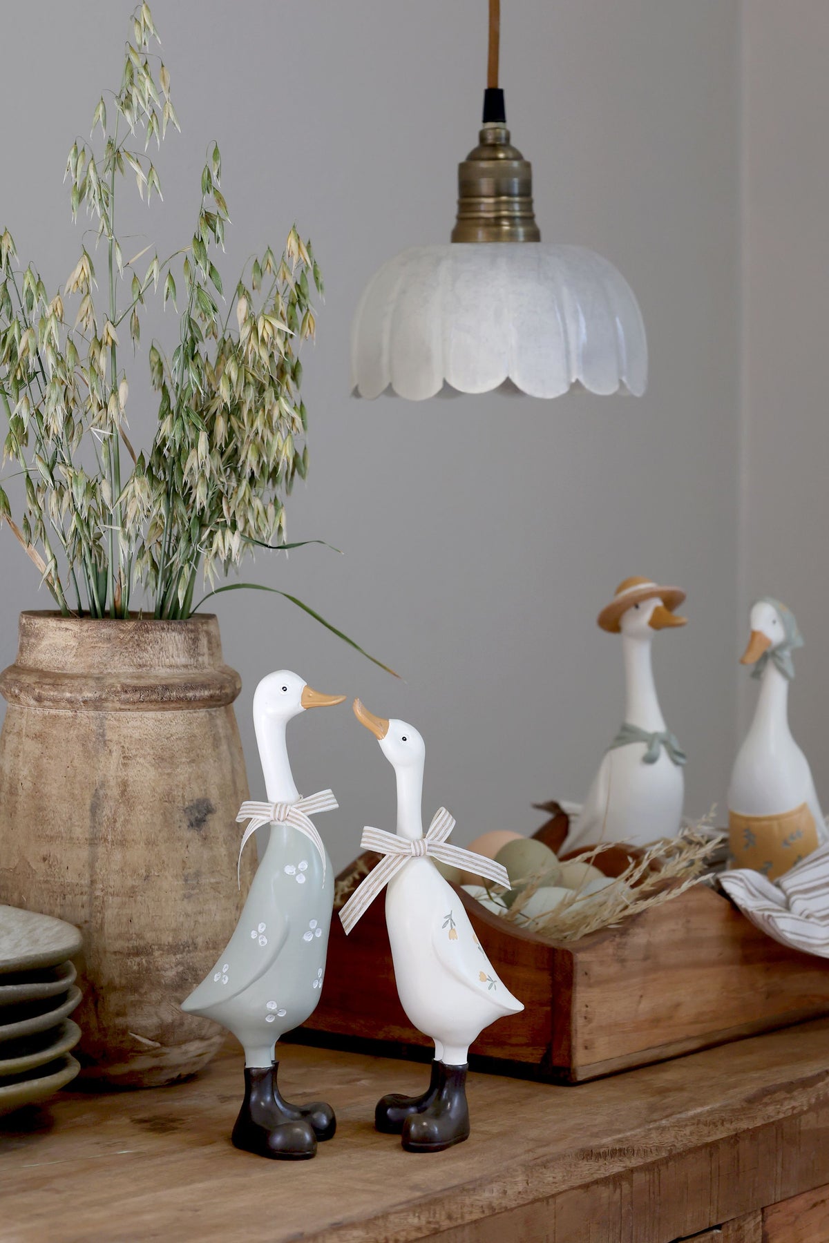 Gänsefiguren mit Schal und Hut – 2er Set, Polyresin, weiß