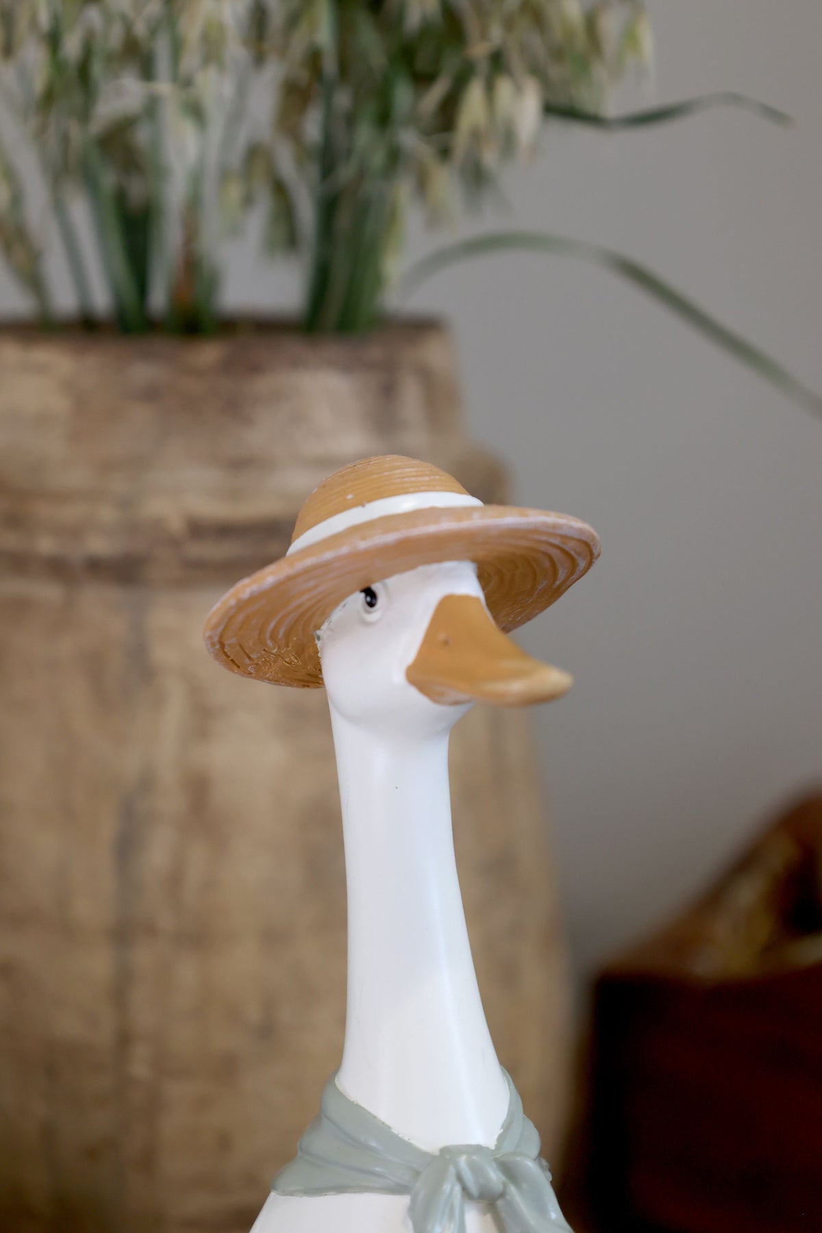 Gänsefiguren mit Schal und Hut – 2er Set, Polyresin, weiß