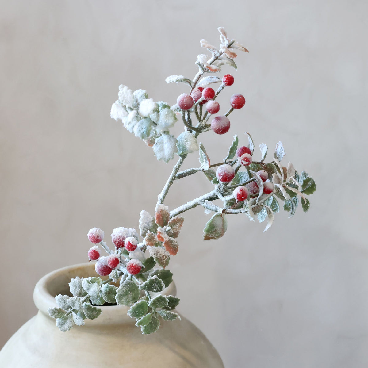 Kunstblume mit Beeren und Blättern, 65 cm, grün