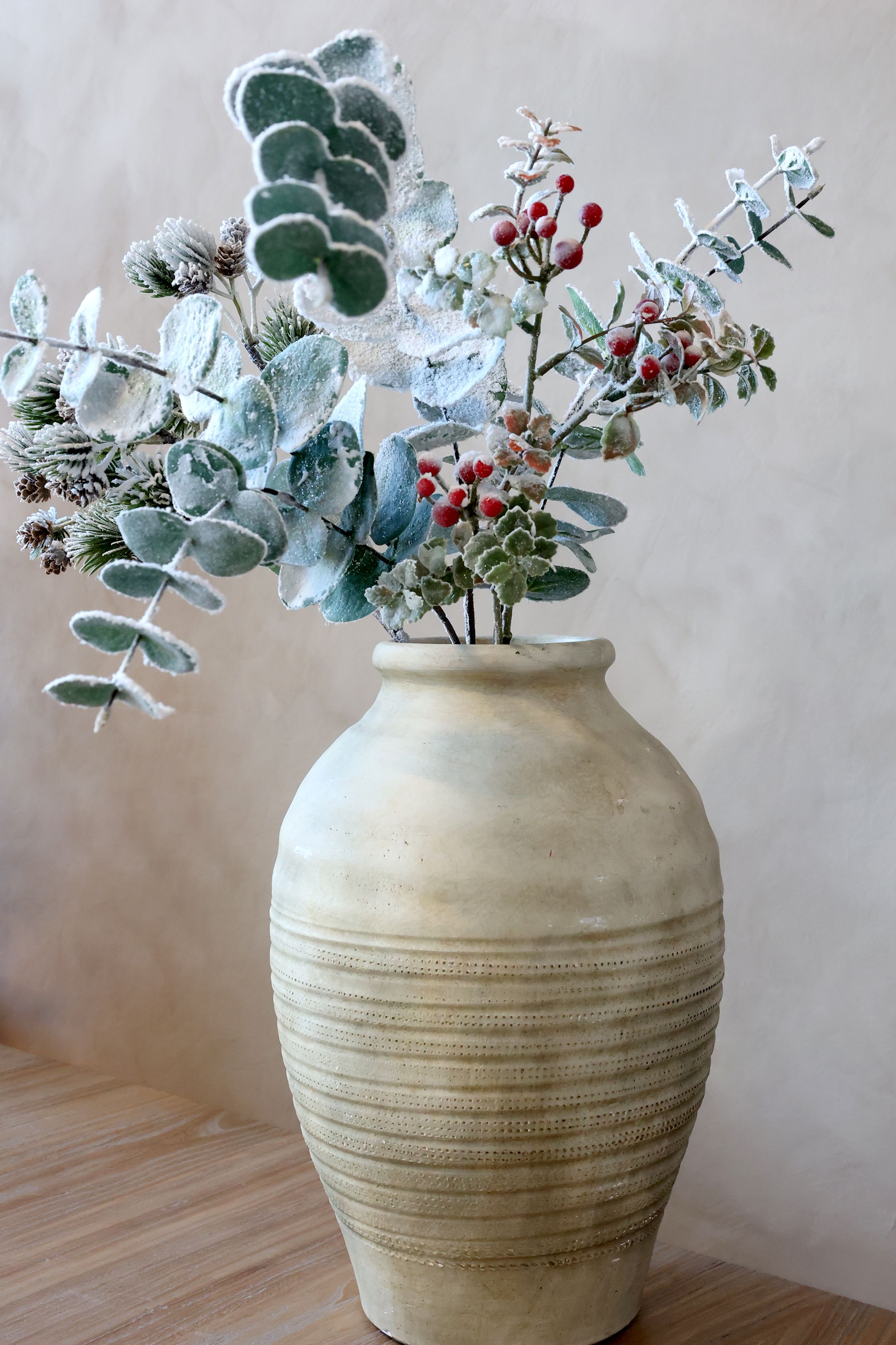 Kunstblume mit Beeren und Blättern, 65 cm, grün