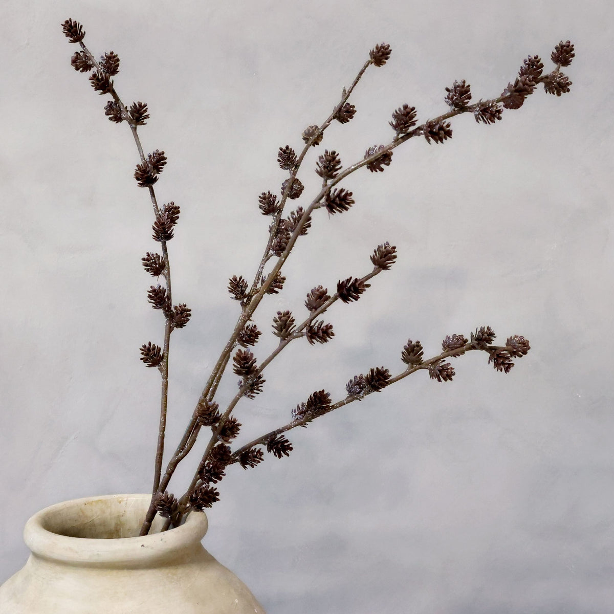 Deko-Blume mit Zapfen und Glitzer, 112 cm hoch