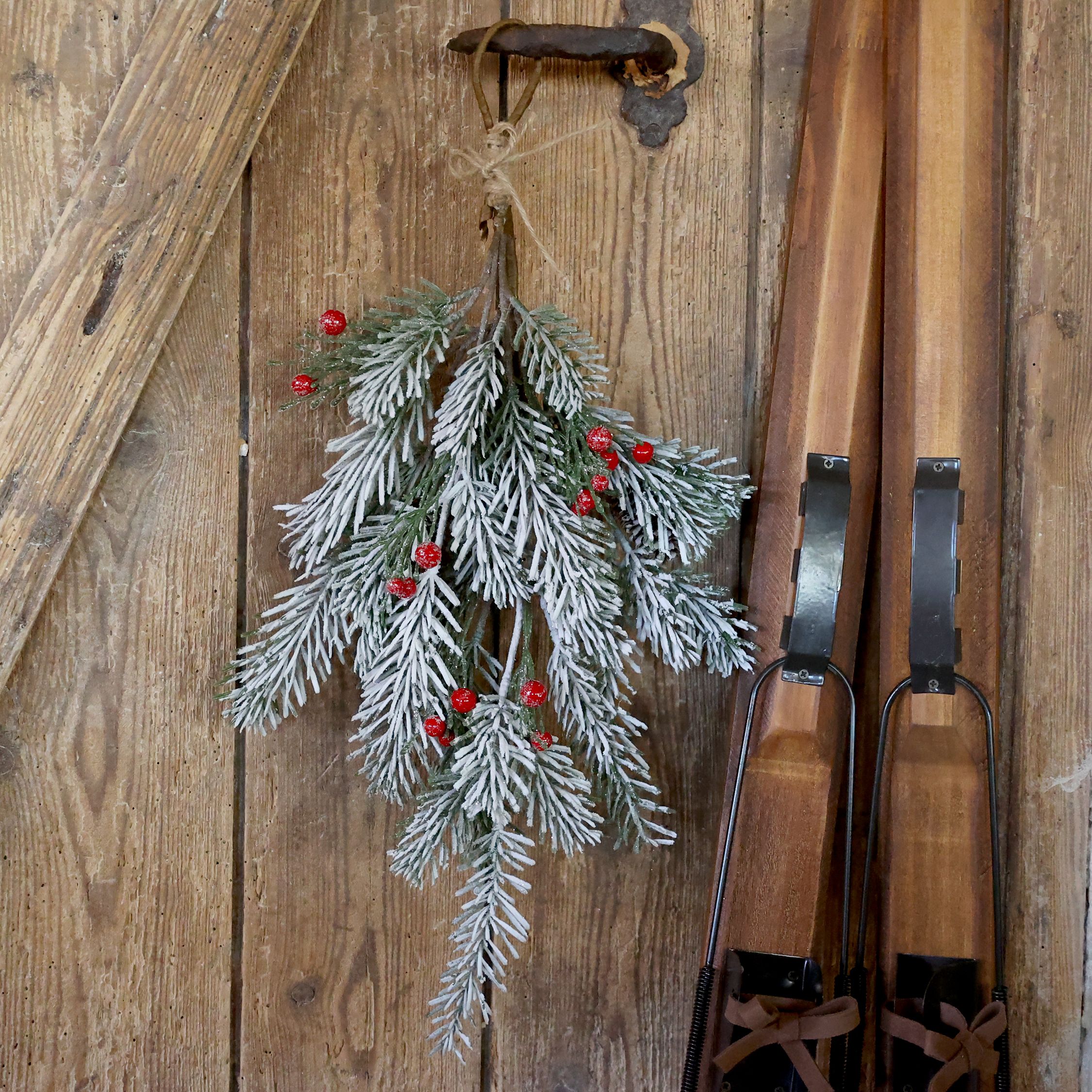 Tannenbaum mit Schnee und Beeren – Deko-Zweig, 46 cm