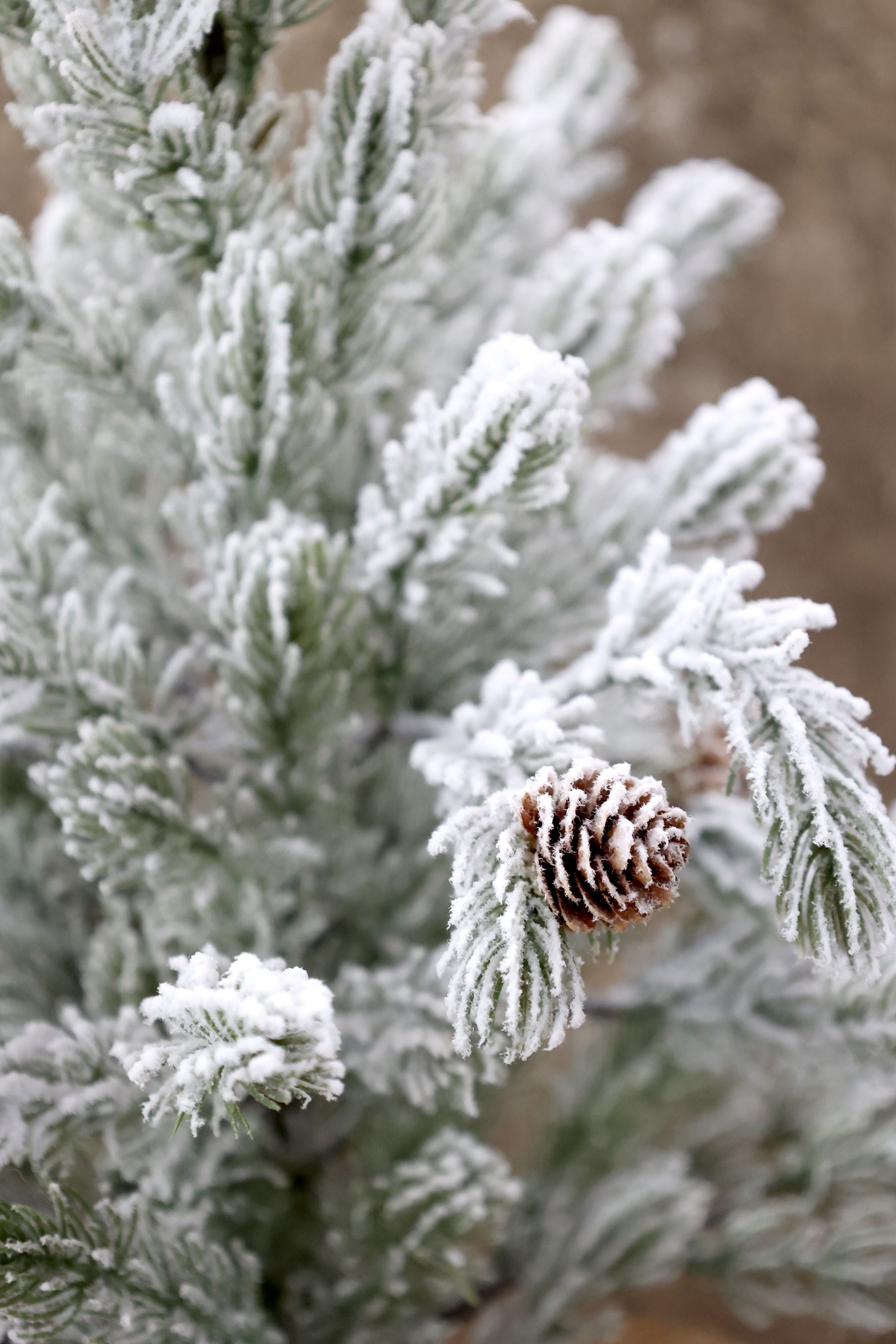 Fleur Tannenbaum mit Schnee und Zapfen, 42 cm hoch