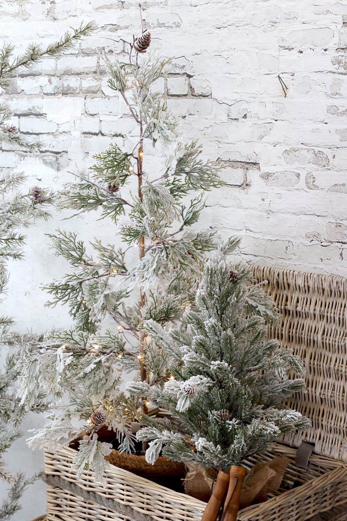 Tannenbaum mit Schnee und LED, 90 cm hoch, grün