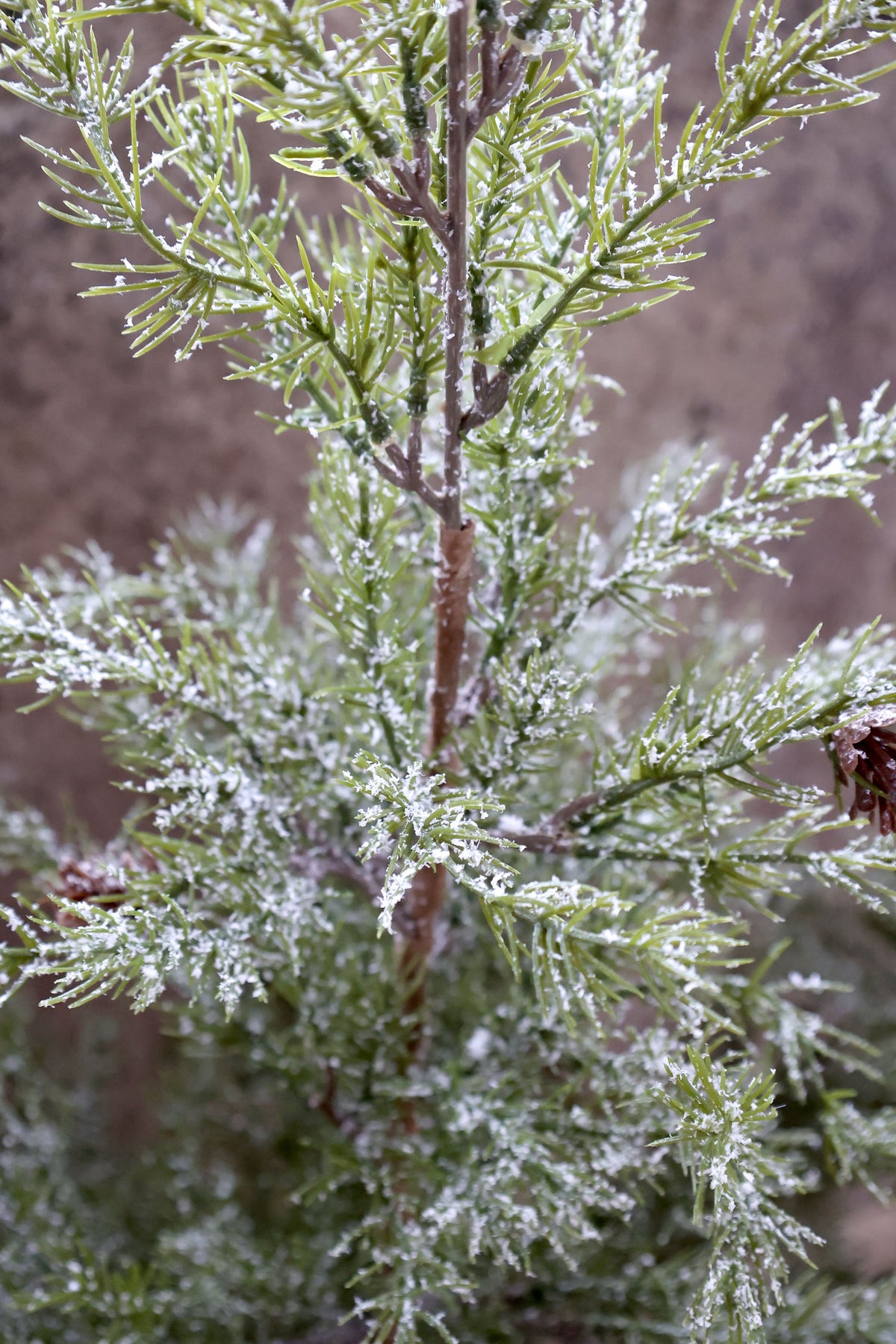 Tannenbaum mit Schnee und Zapfen, 150 cm hoch, Jute