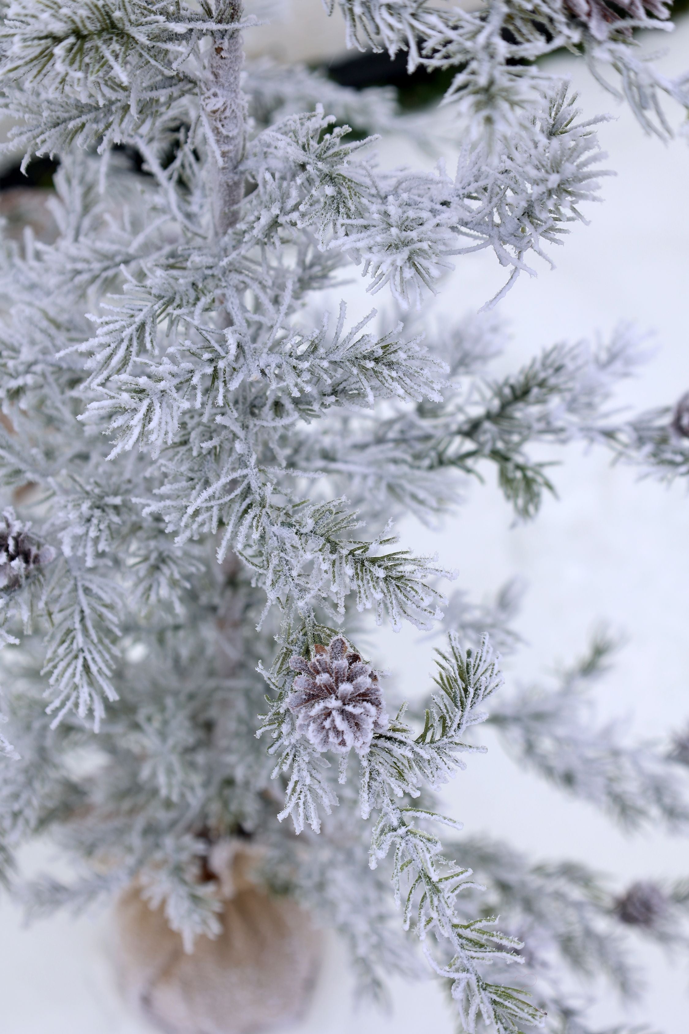 Kunst-Tannenbaum mit Schnee und Zapfen, 120 cm
