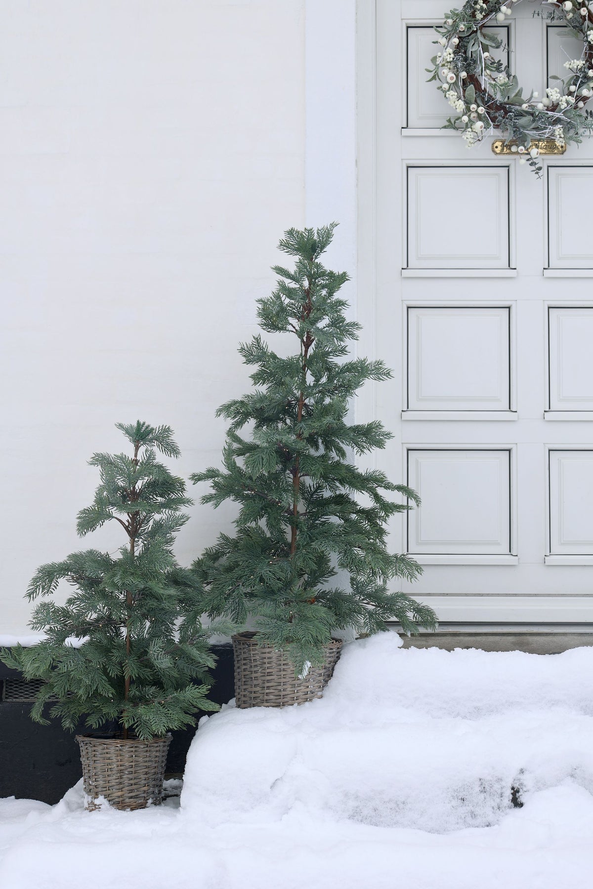 LED Tannenbaum mit Korb, 90 cm, grün – 60 Lichter