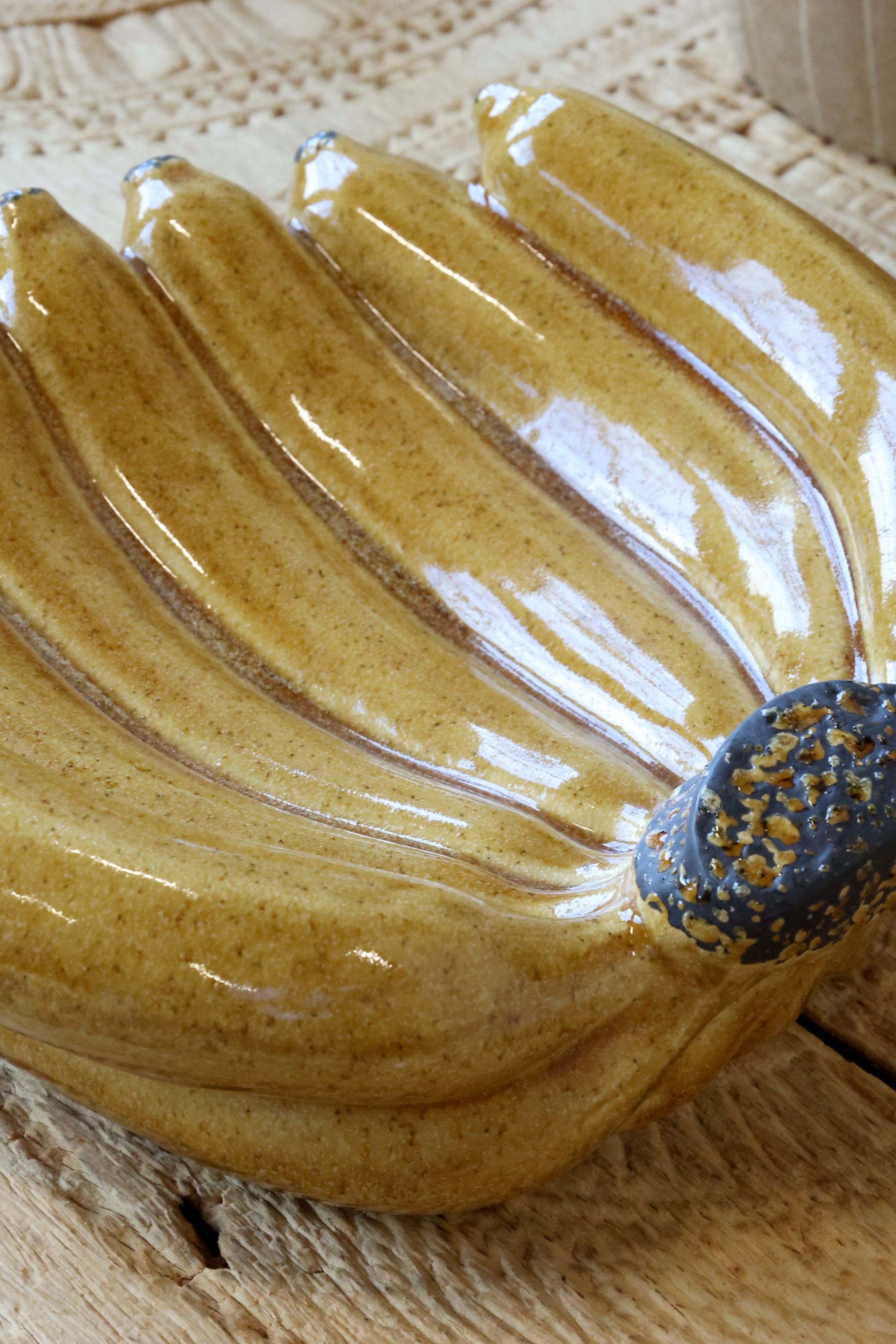 Tablett mit Bananen aus Steingut, honigfarben, 25 cm lang