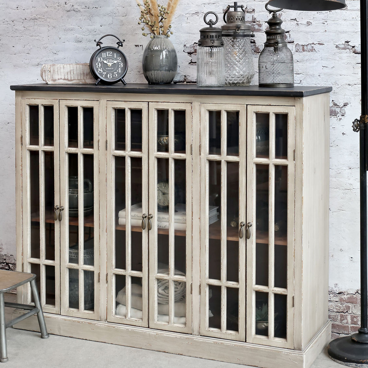 Vitrinenschrank mit 6 Türen, schwarz, 123 cm lang