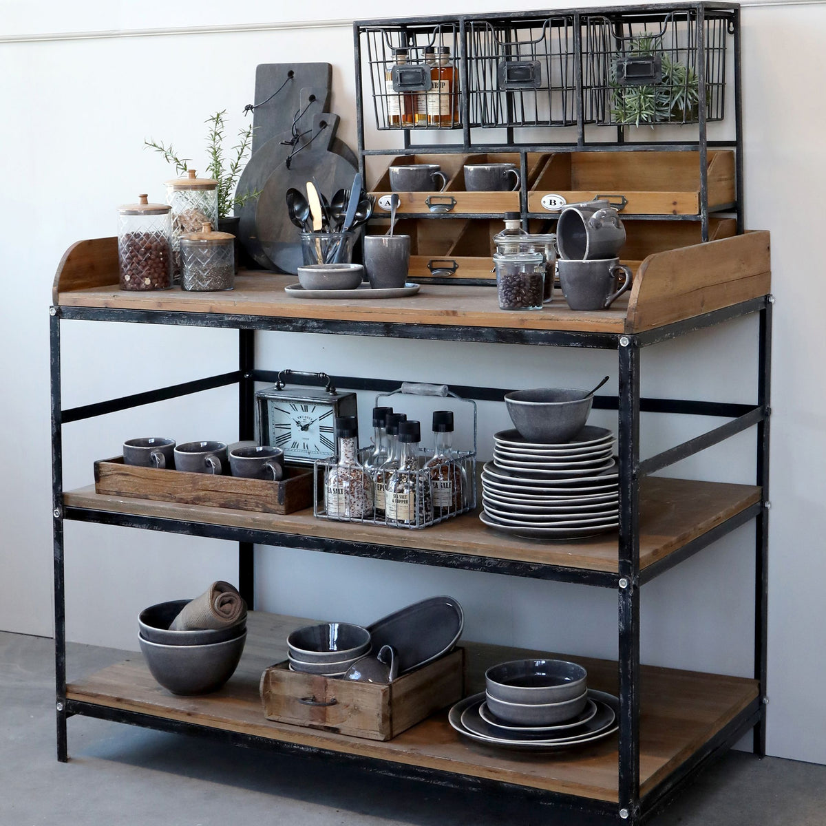 Tisch im Landhausstil, 99 cm hoch, antique Kohle