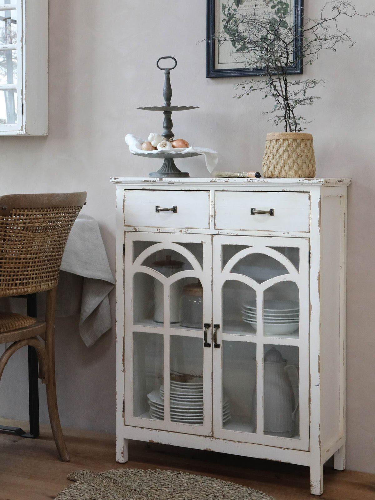 Vitrinenschrank mit Glastüren in Antique Creme