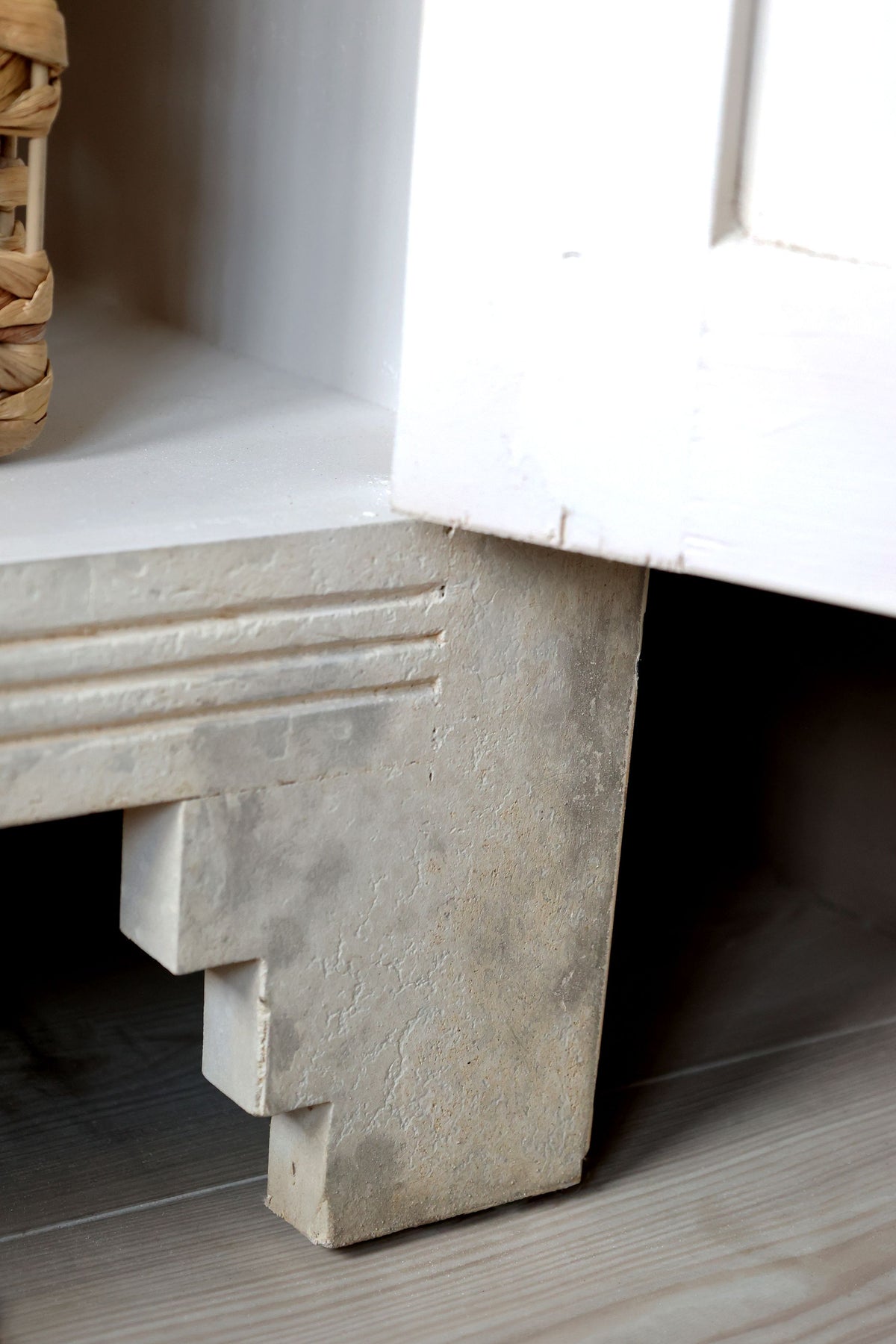 Wäscheschrank aus Kiefernholz, antique creme, 184 cm hoch