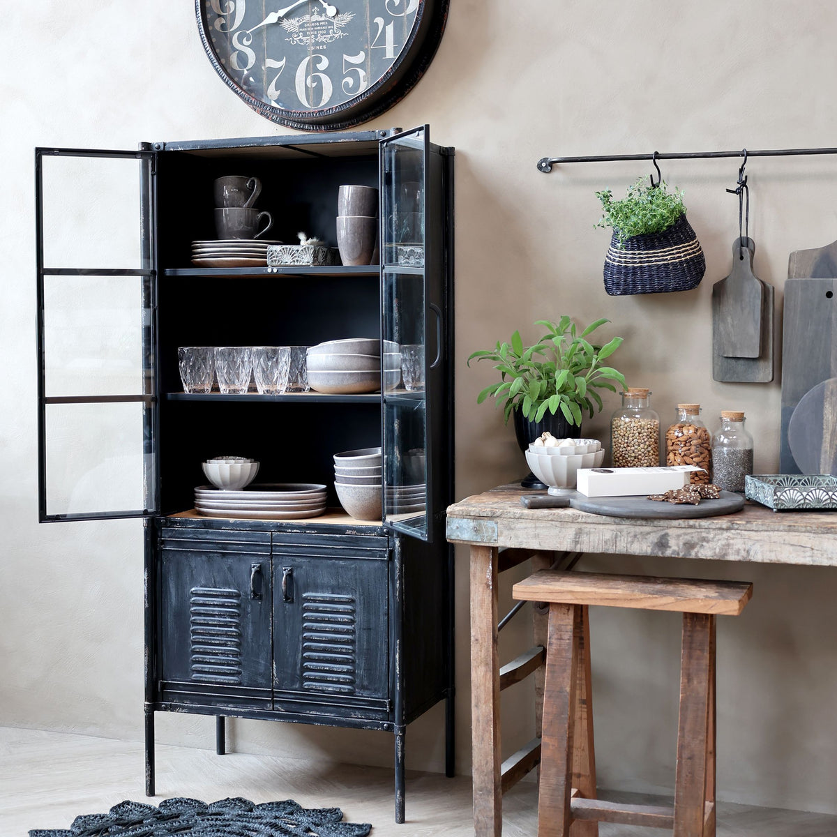 Vitrinenschrank mit Glastüren, antique schwarz, 140 cm hoch