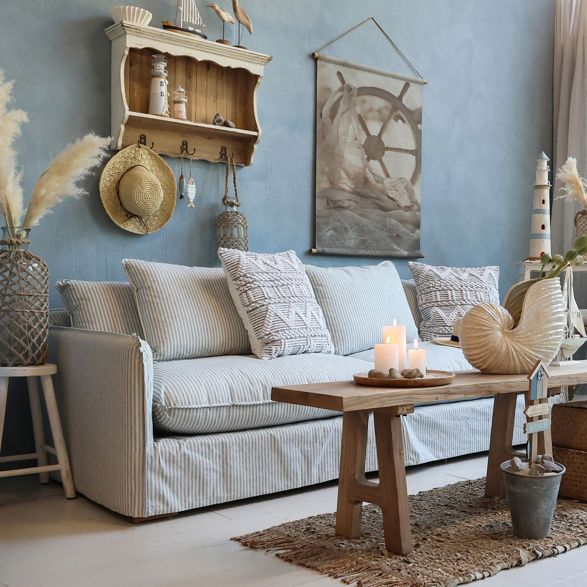 Malo Sofa mit 5 Kissen aus Leinen, sky blue und creme