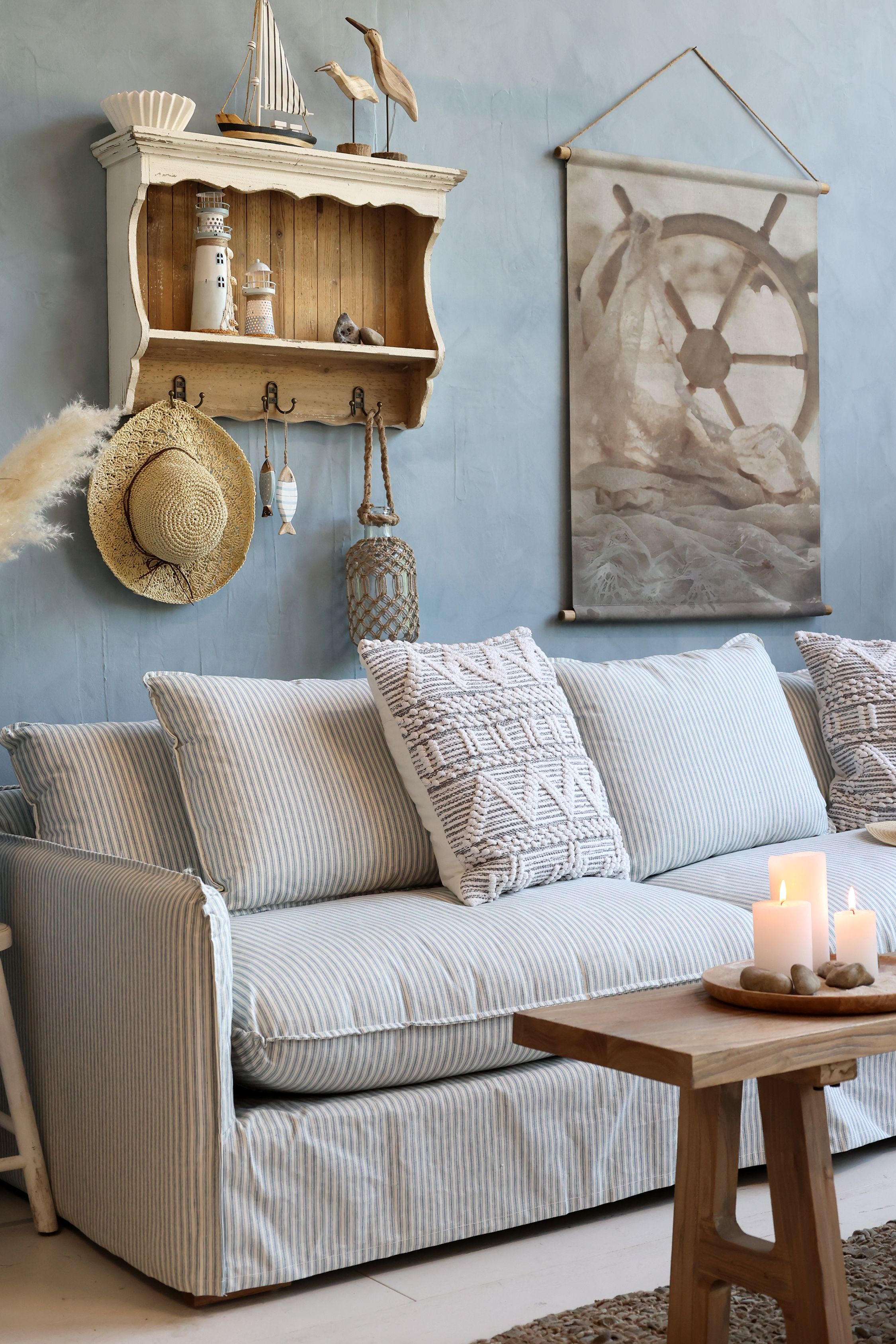 Malo Sofa mit 5 Kissen aus Leinen, sky blue und creme