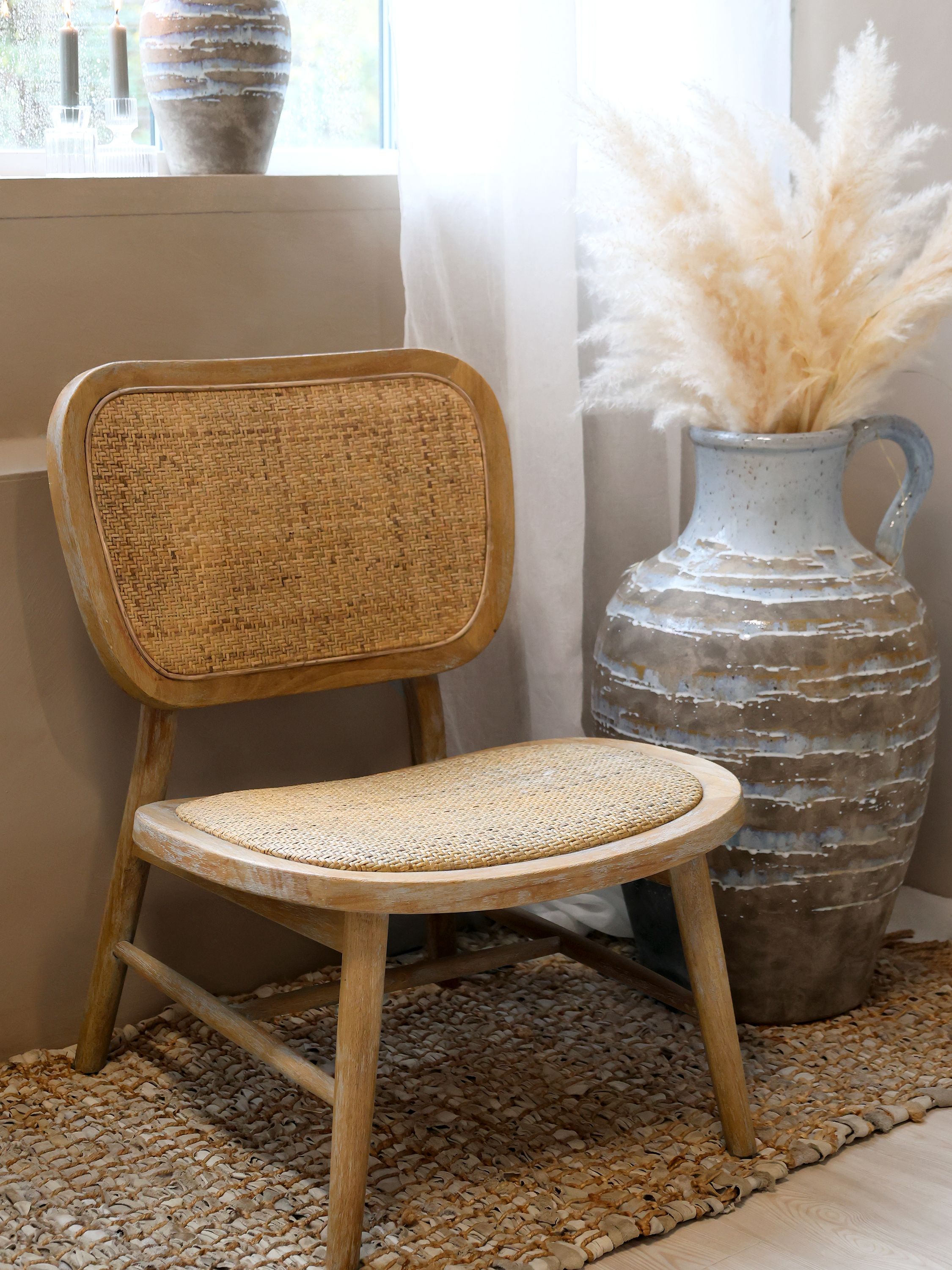 Loungestuhl mit Rattan-Geflechtsitz und Rückenlehne, natur