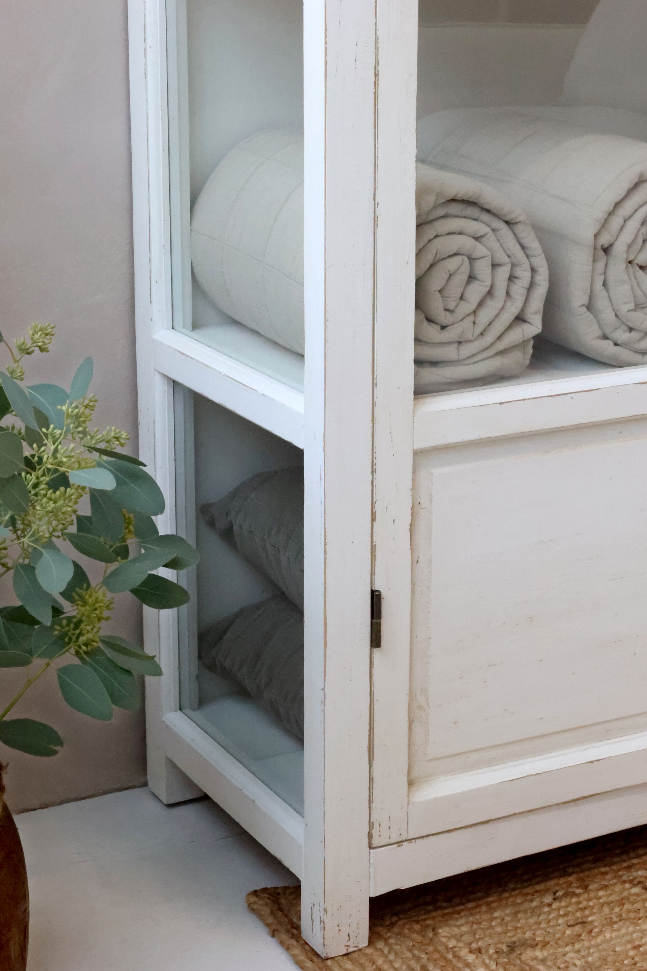 Vitrinenschrank mit Glastüren, 170 cm hoch, antique creme
