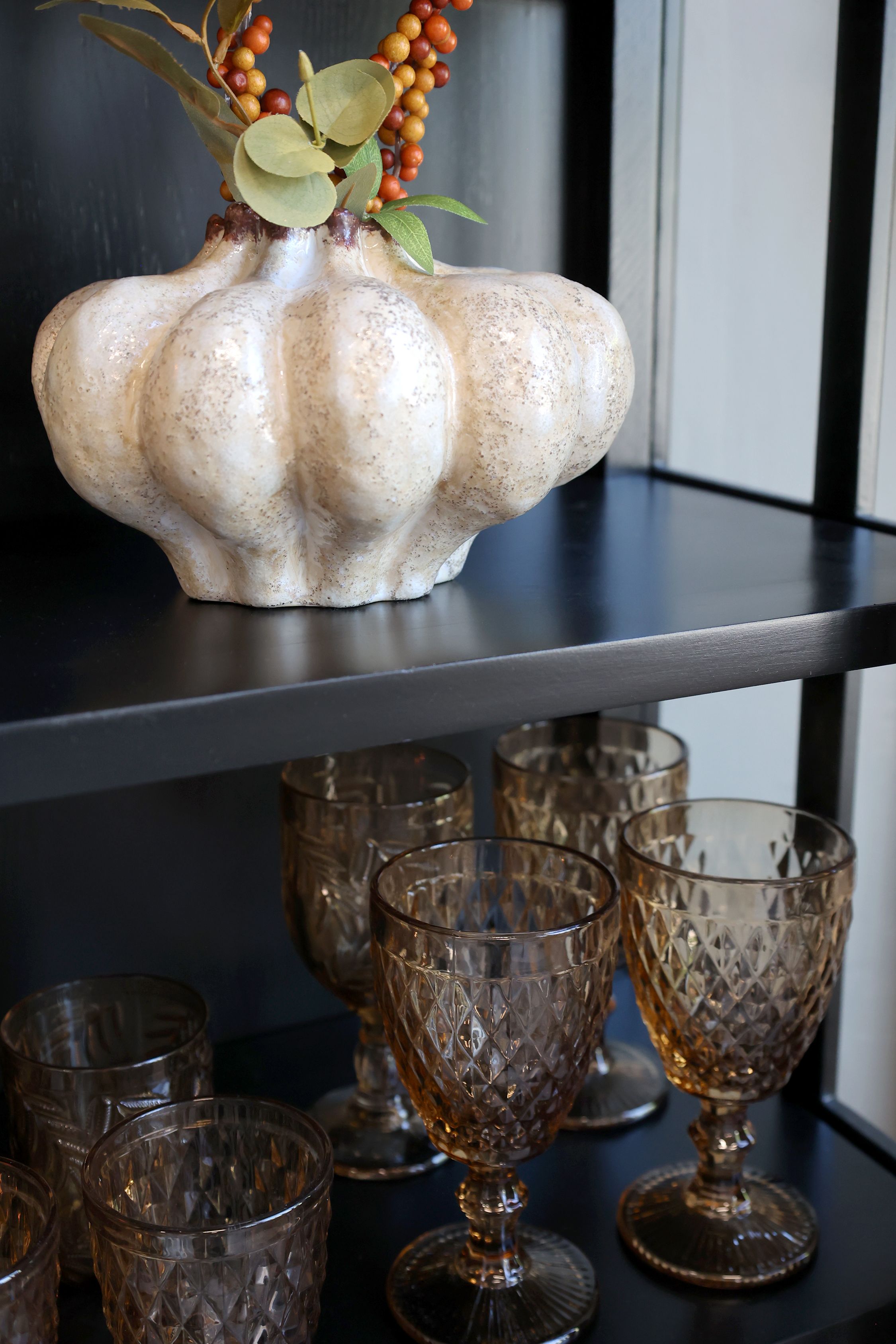 Vitrinenschrank Marseille, schwarz, 196 cm hoch