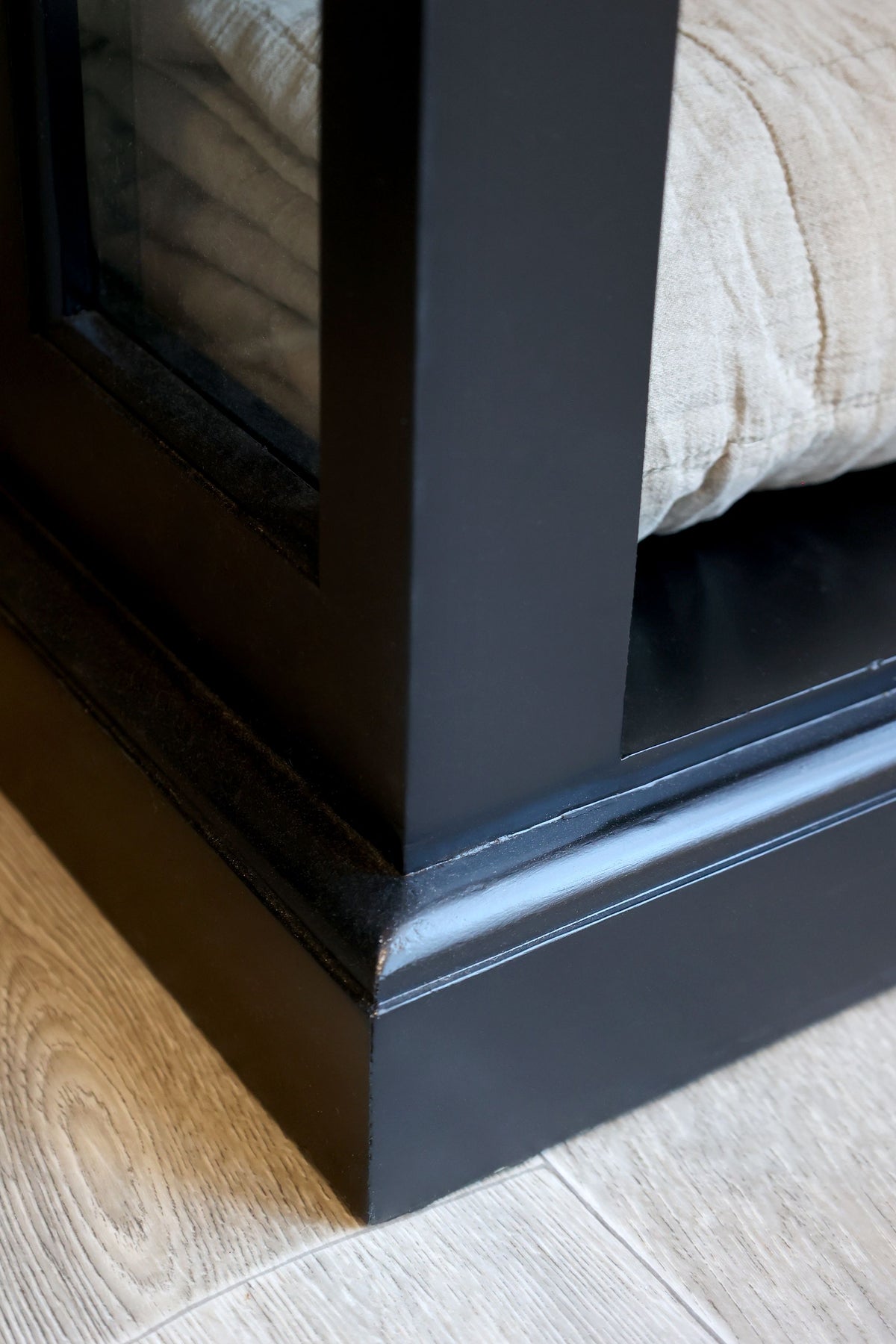 Vitrinenschrank Marseille, schwarz, 196 cm hoch