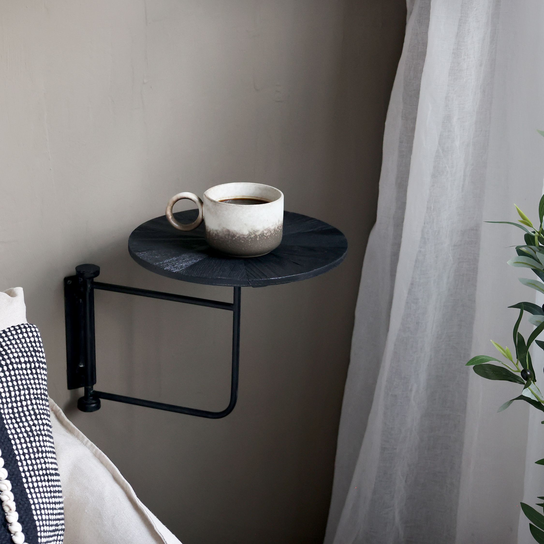 Wandtisch aus Eisen und Tannenholz, 40,5 cm hoch